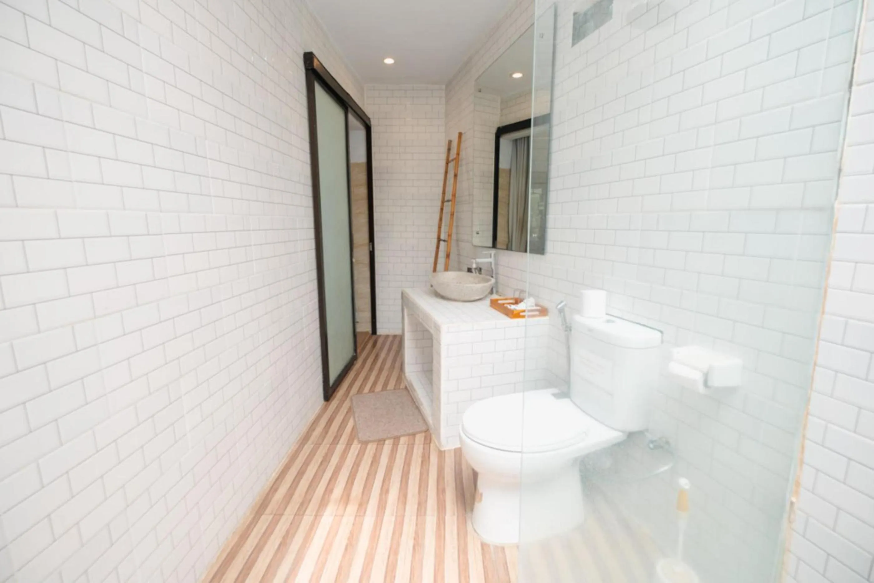 Shower in Agung Wiwin Homestay & Restaurant