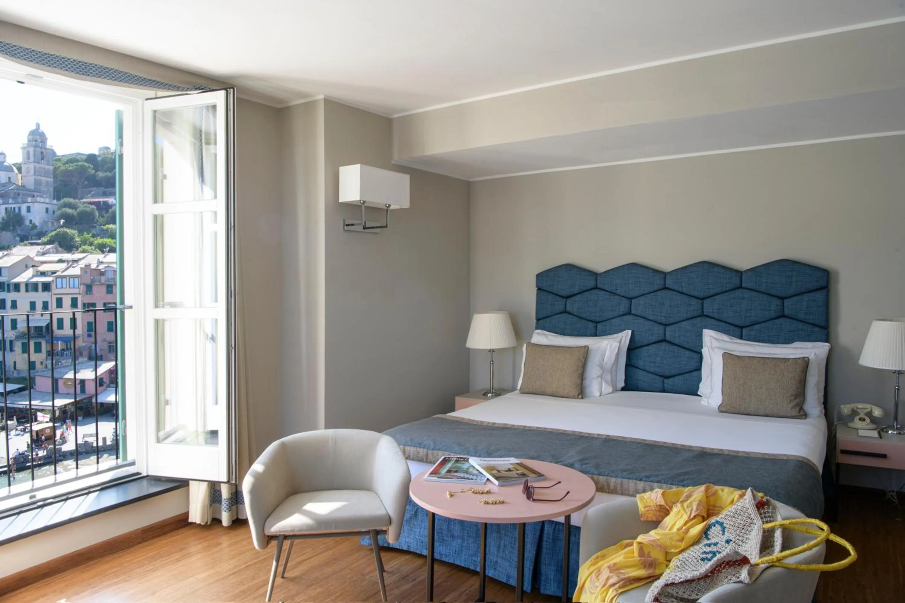 Photo of the whole room, Bed in Grand Hotel Portovenere