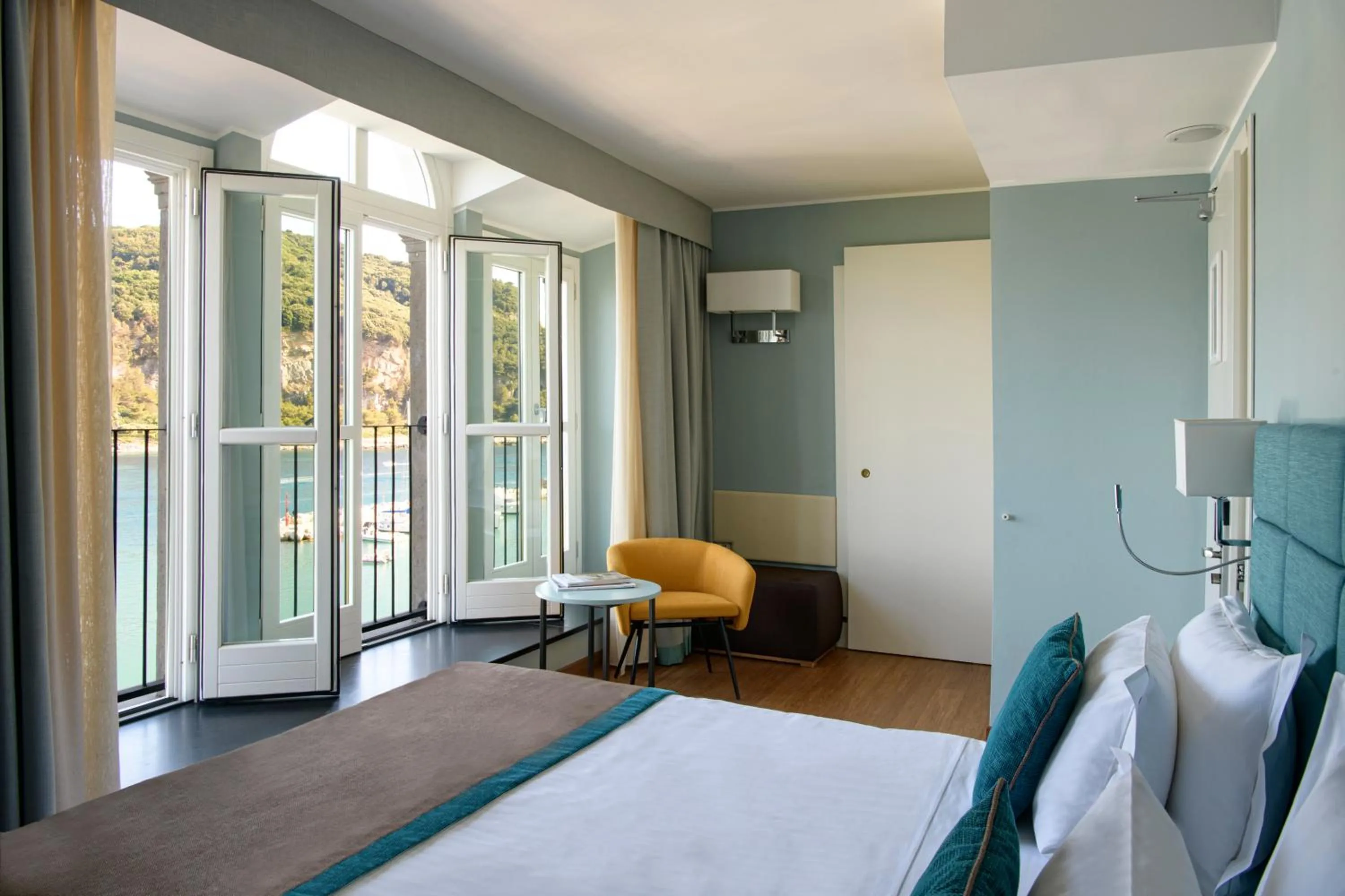 Bedroom, Bed in Grand Hotel Portovenere