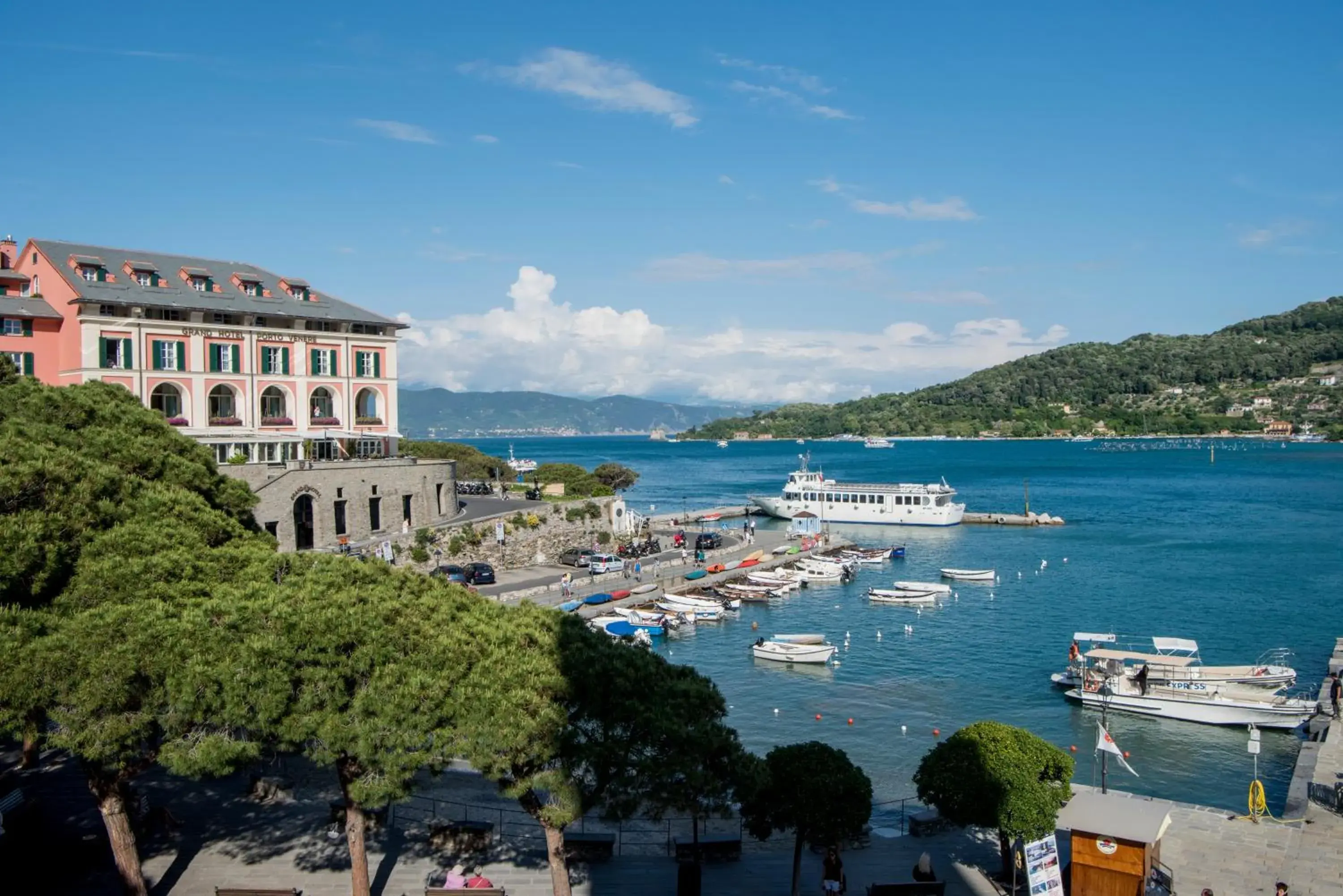 Facade/entrance in Grand Hotel Portovenere Facade/entrance in Grand Hotel Portovenere