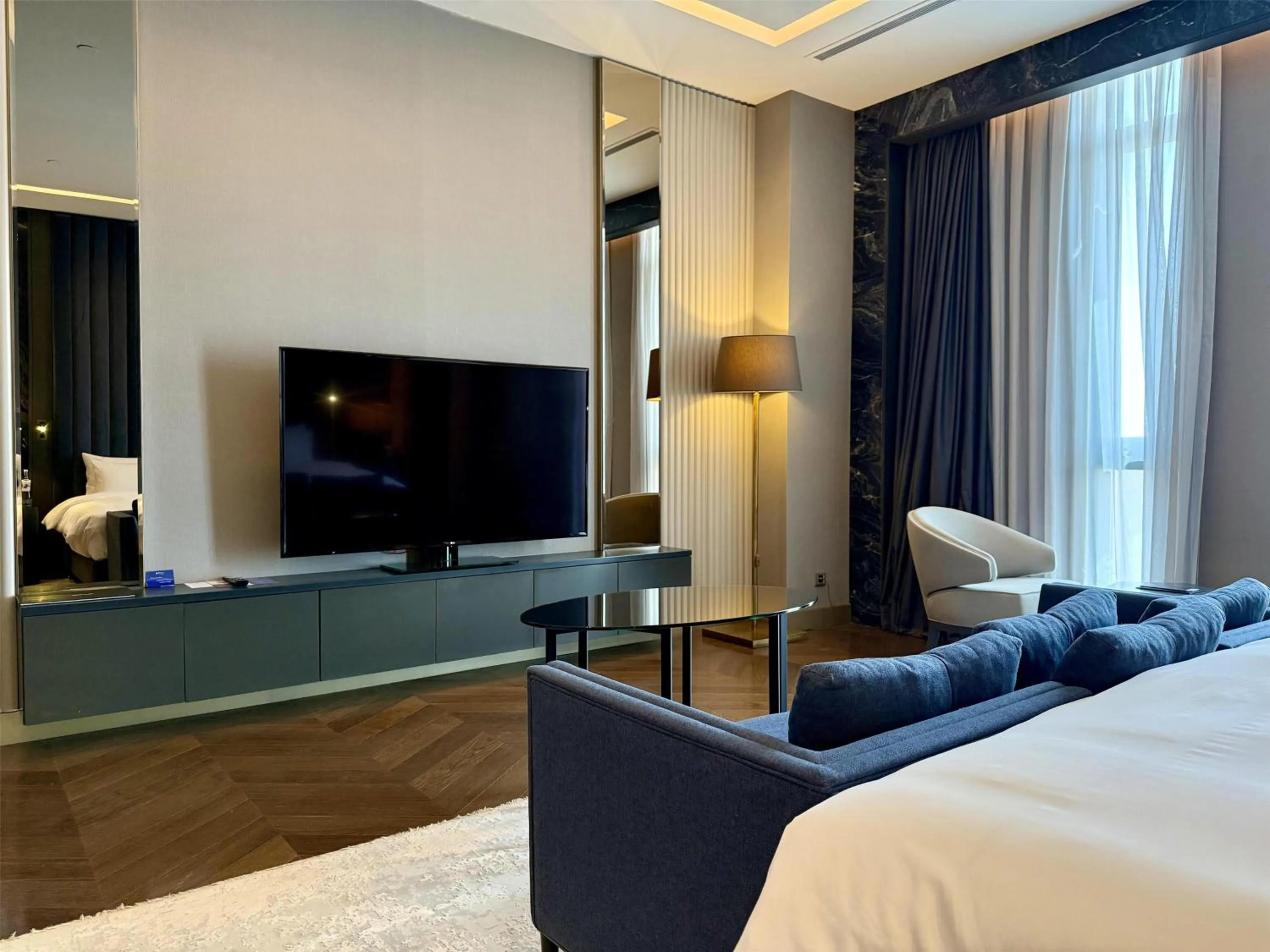 Photo of the whole room, Bed in Radisson Blu Hotel & Conference Center, Niamey