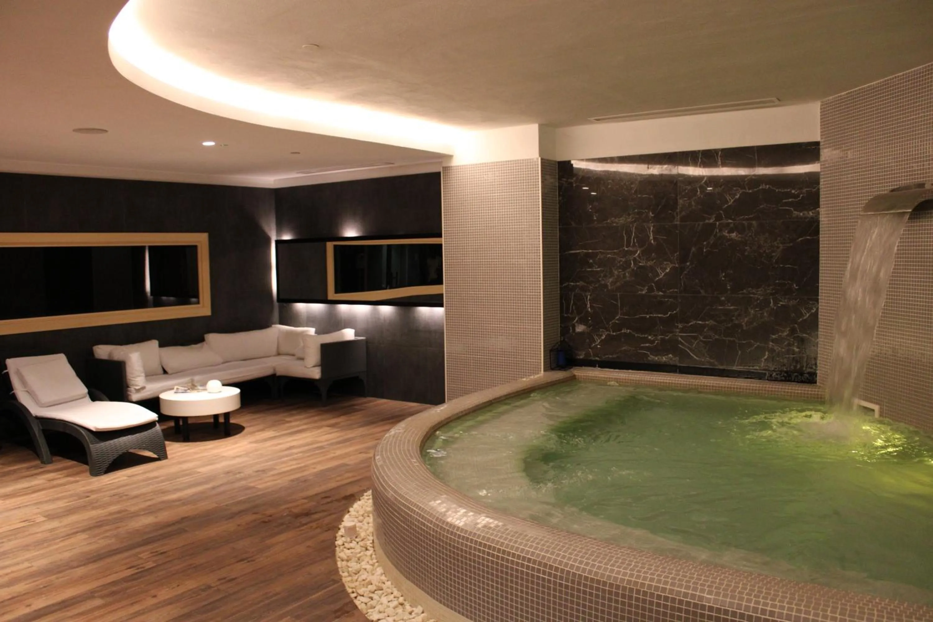 Hot Tub in Radisson Blu Hotel & Conference Center, Niamey