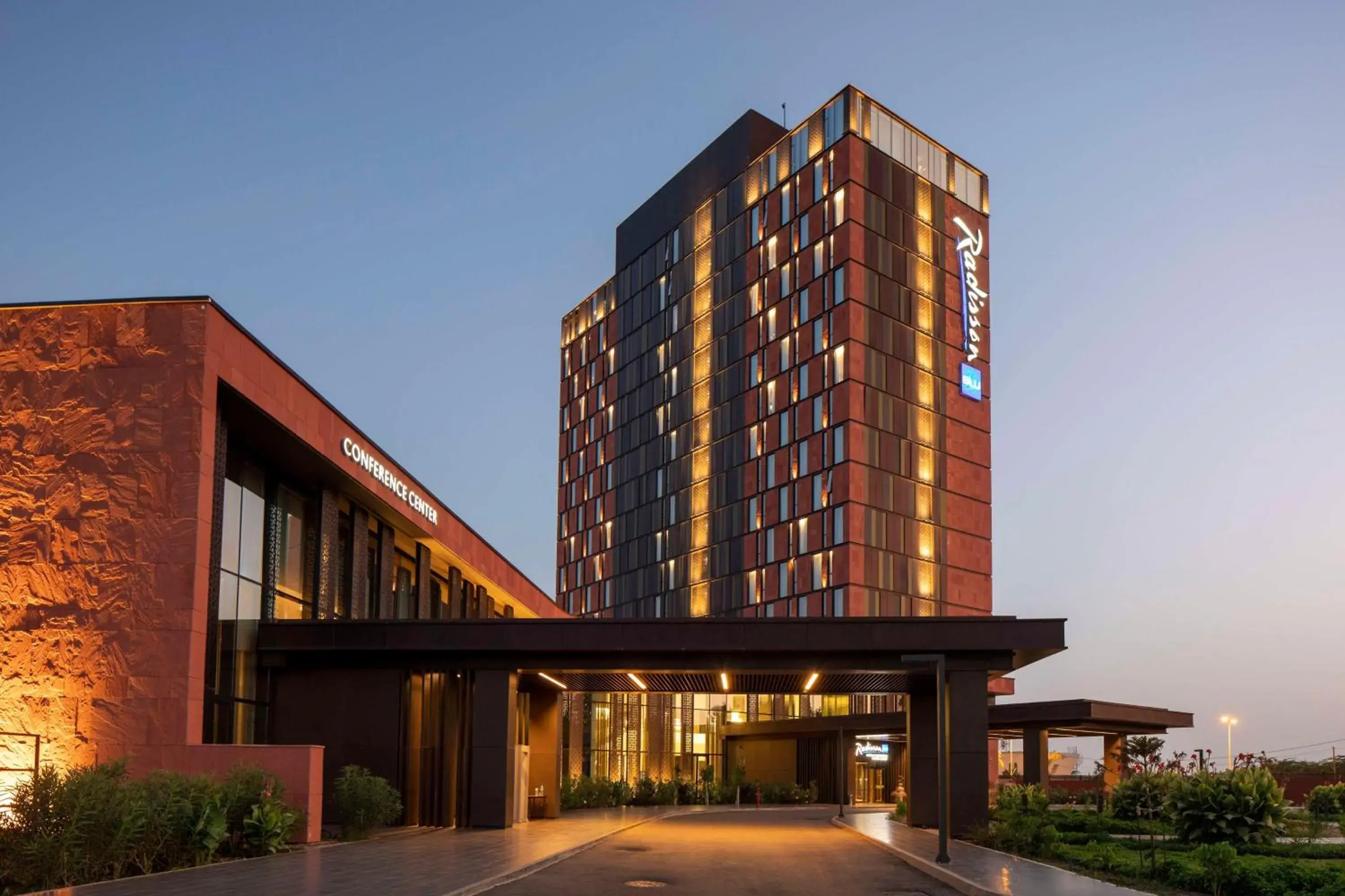 Property building in Radisson Blu Hotel & Conference Center, Niamey Property building in Radisson Blu Hotel & Conference Center, Niamey