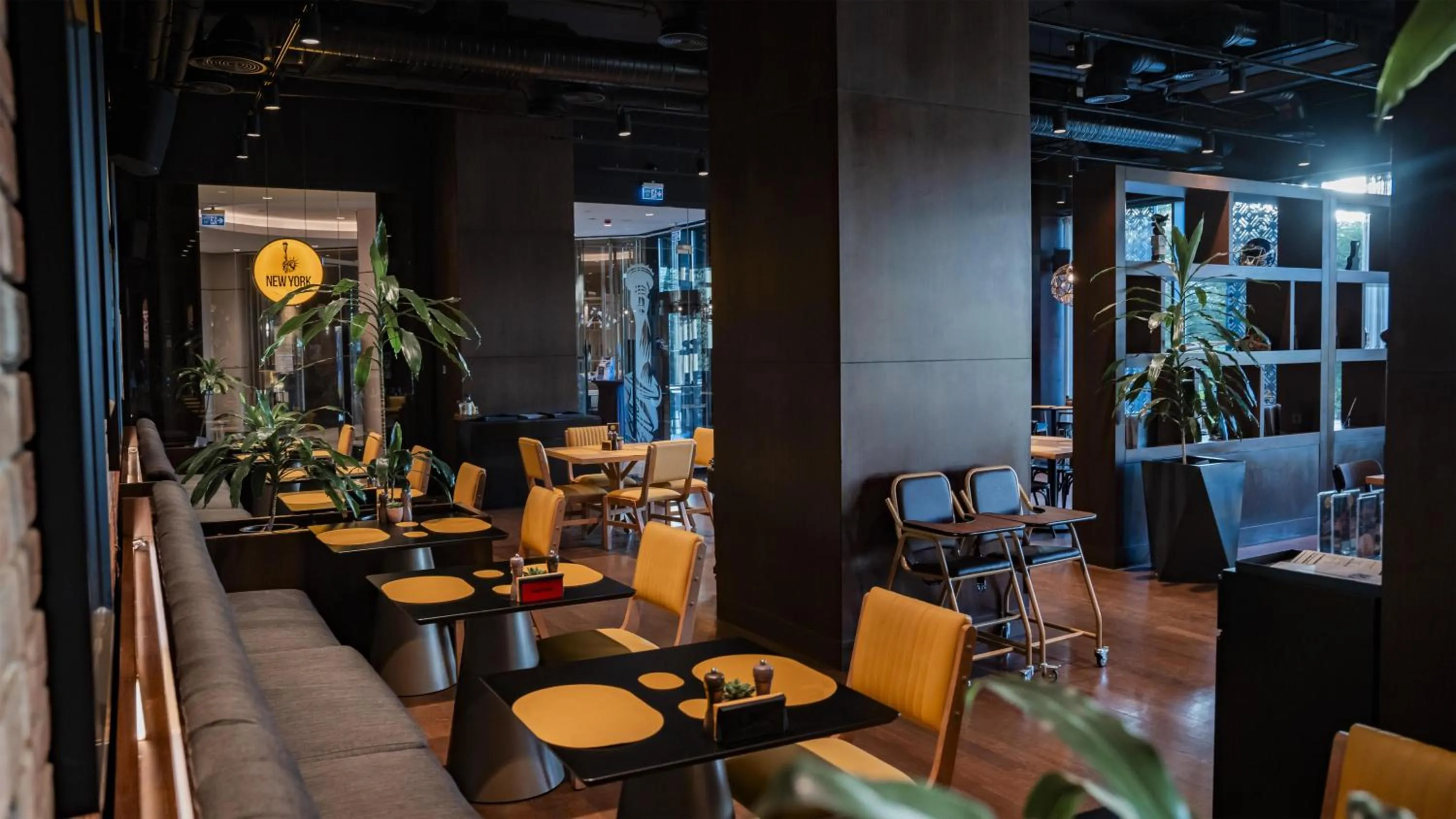 Restaurant/places to eat in Radisson Blu Hotel & Conference Center, Niamey