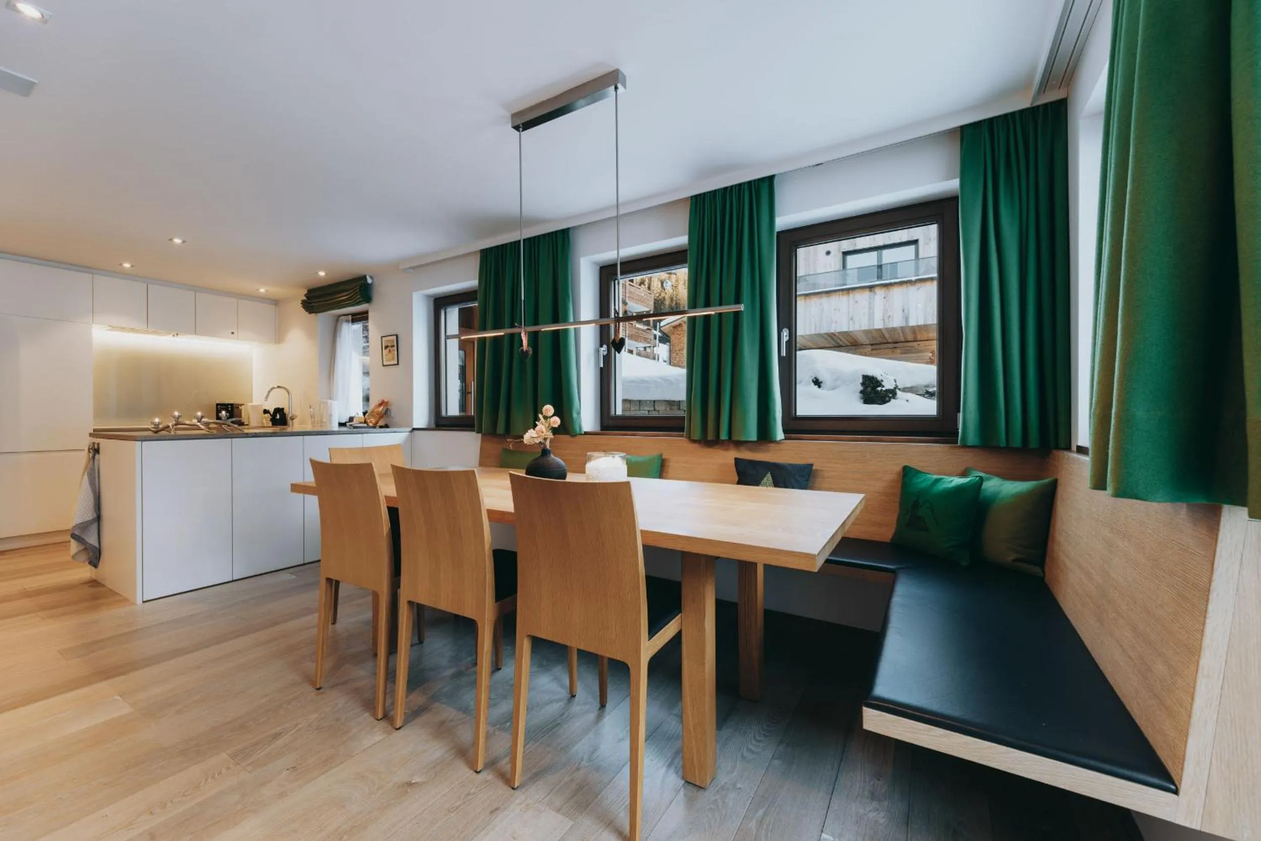 Dining area in Balma Restaurant Suites