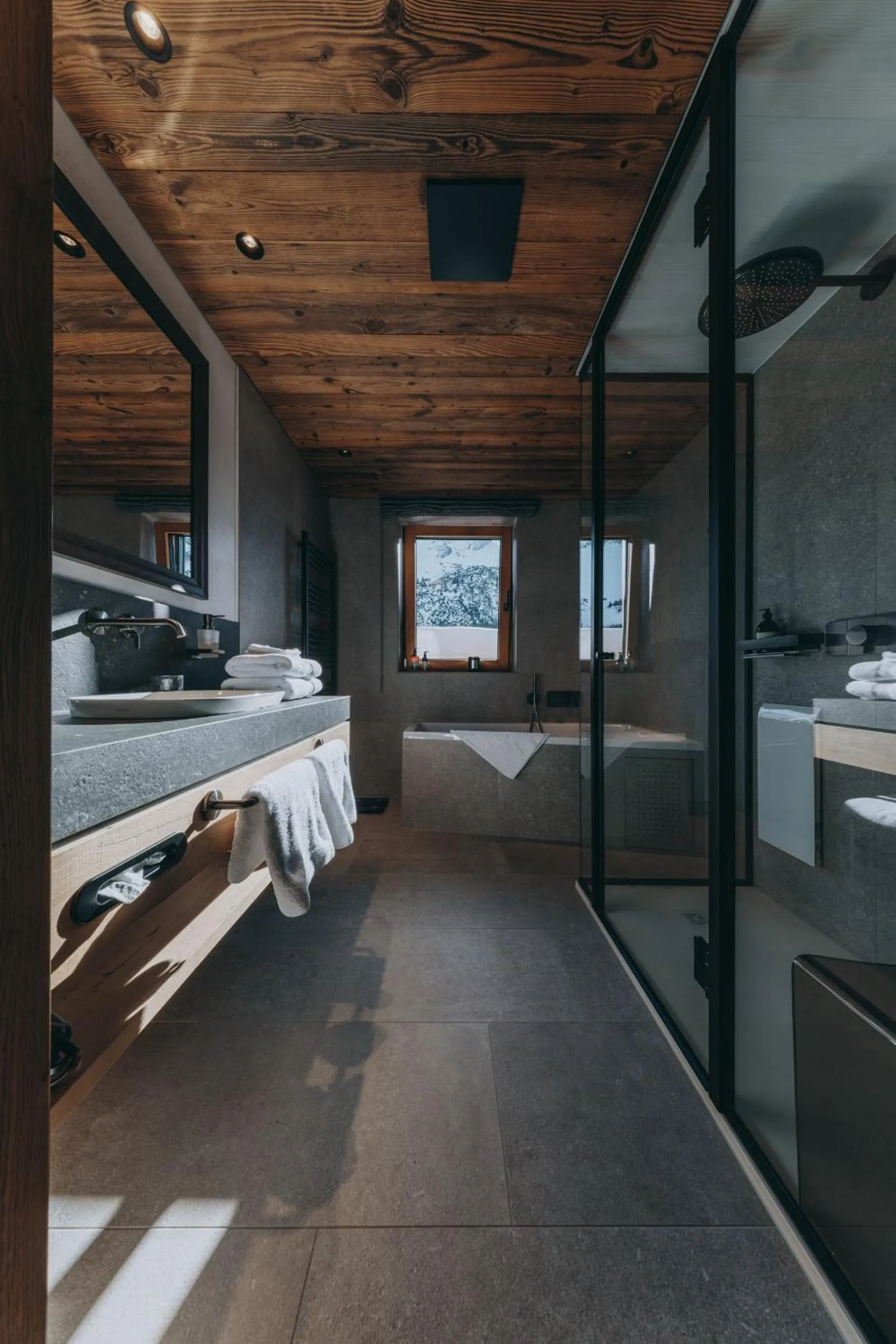 Hot Tub in Balma Restaurant Suites
