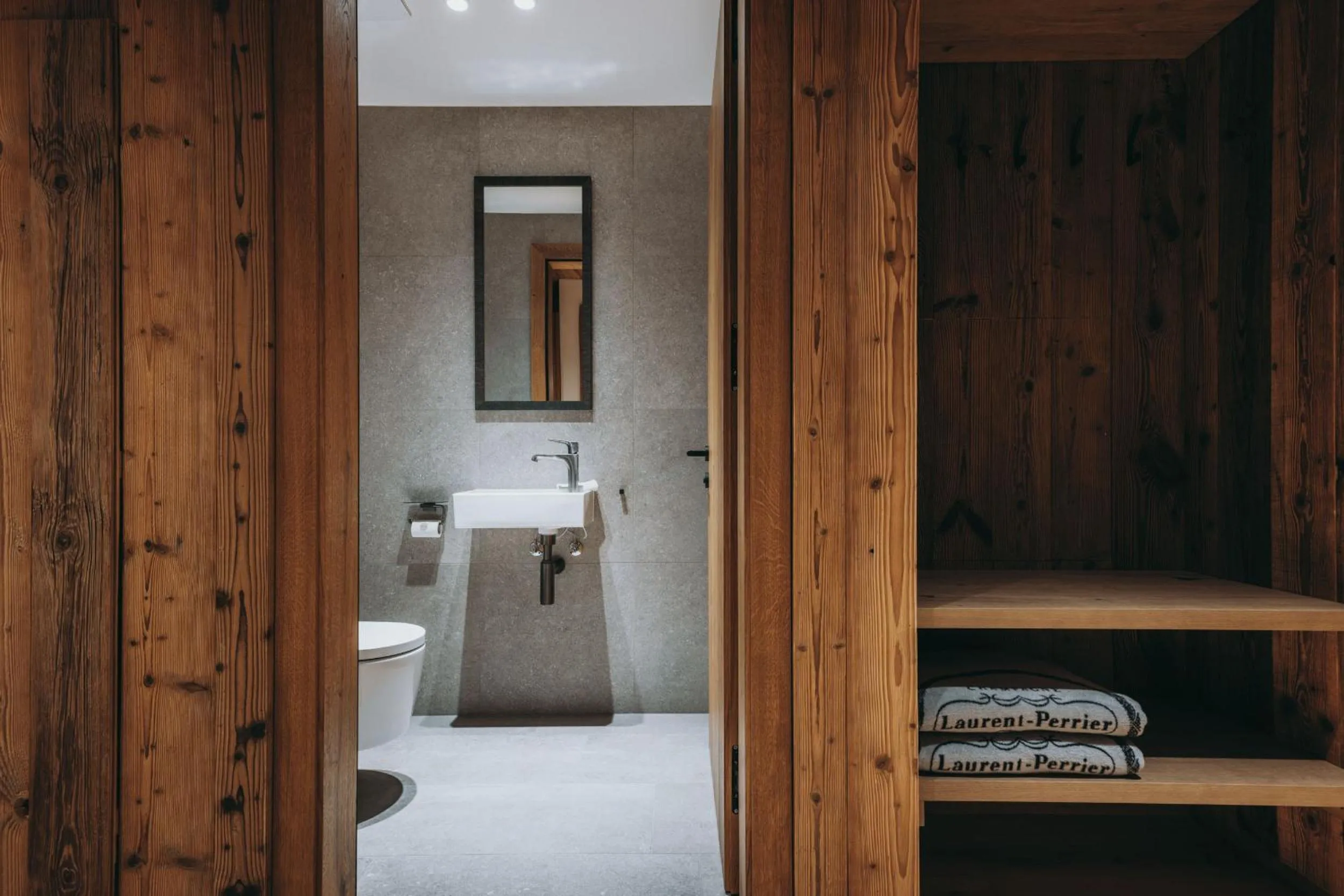 Toilet in Balma Restaurant Suites