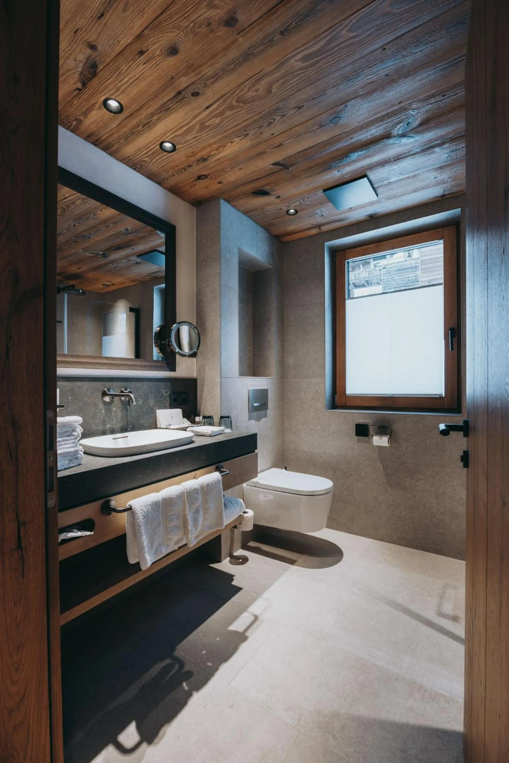 Toilet in Balma Restaurant Suites