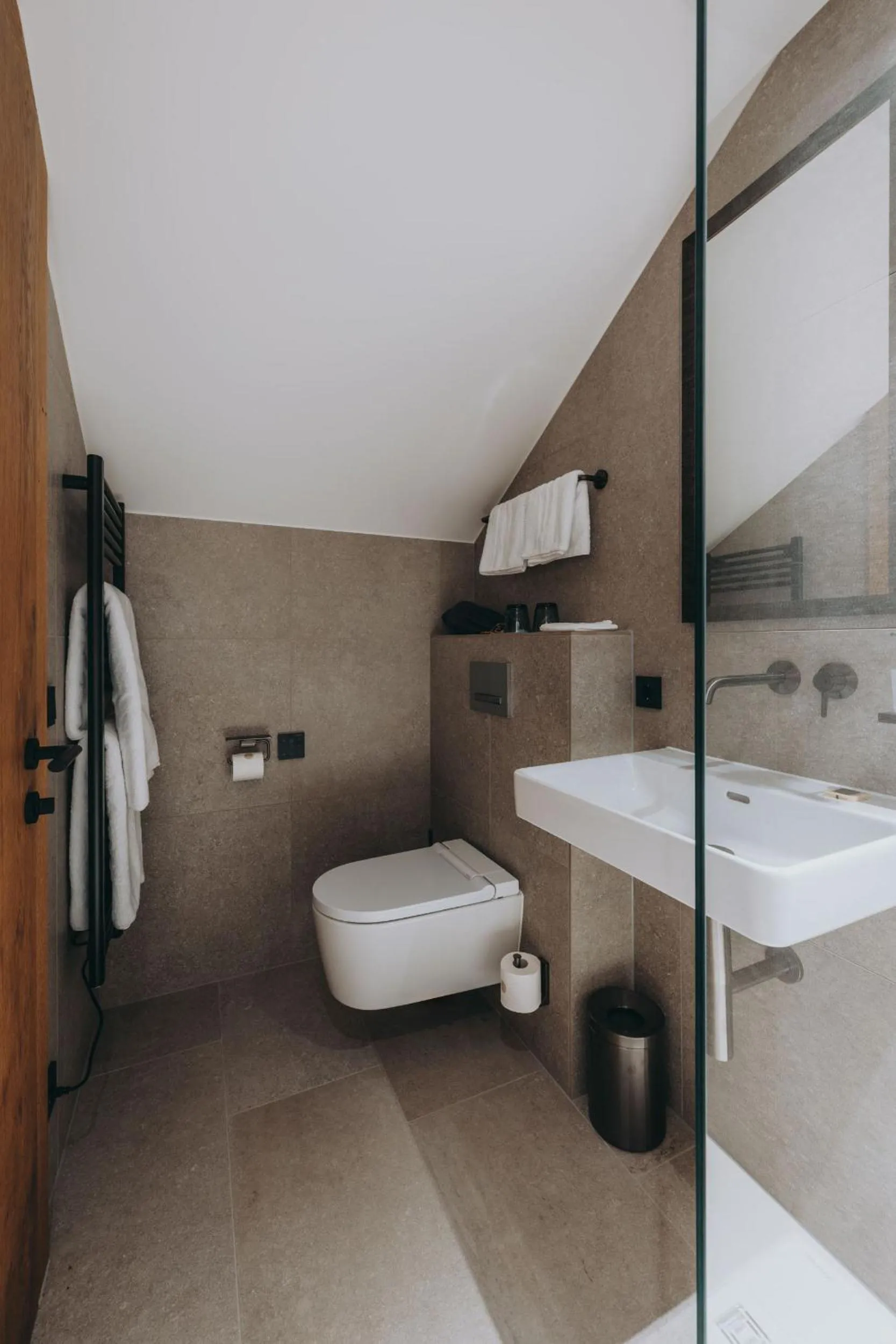 Toilet in Balma Restaurant Suites