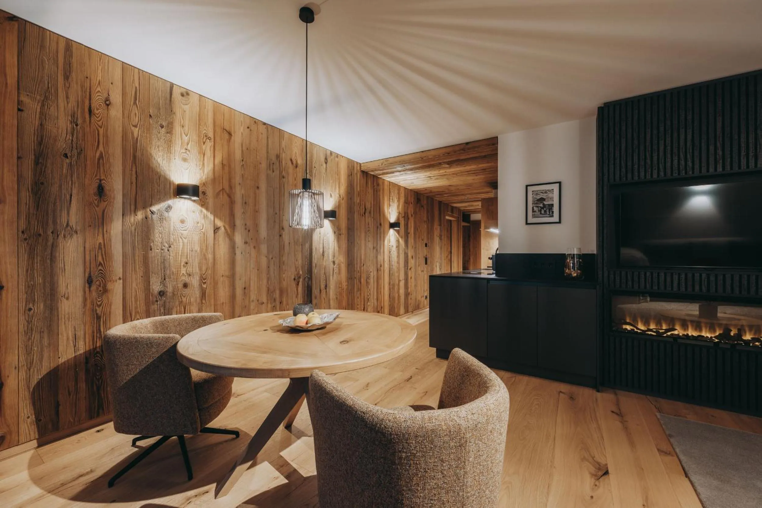 TV and multimedia in Balma Restaurant Suites