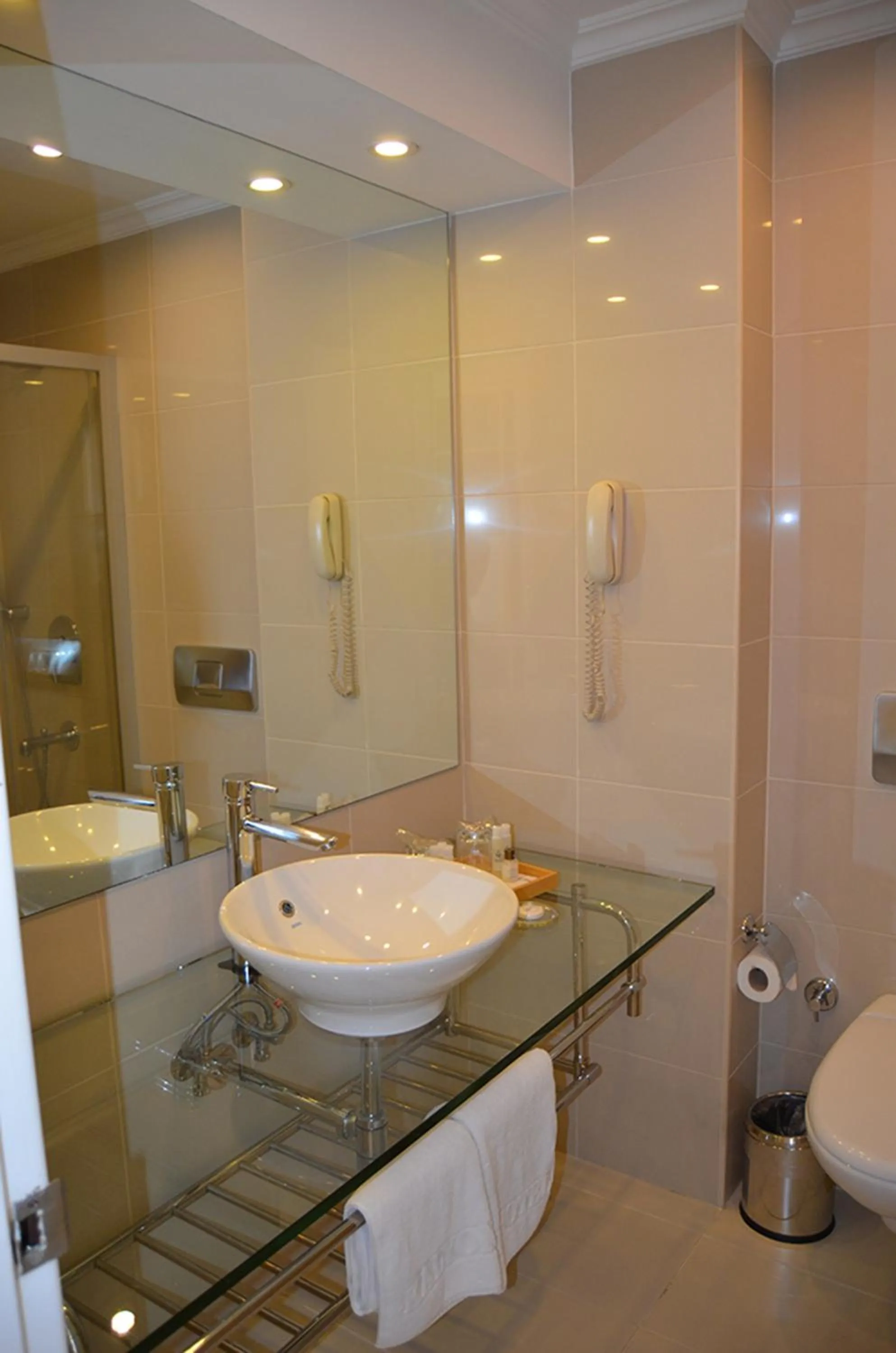 Shower in Kalyon Hotel Istanbul