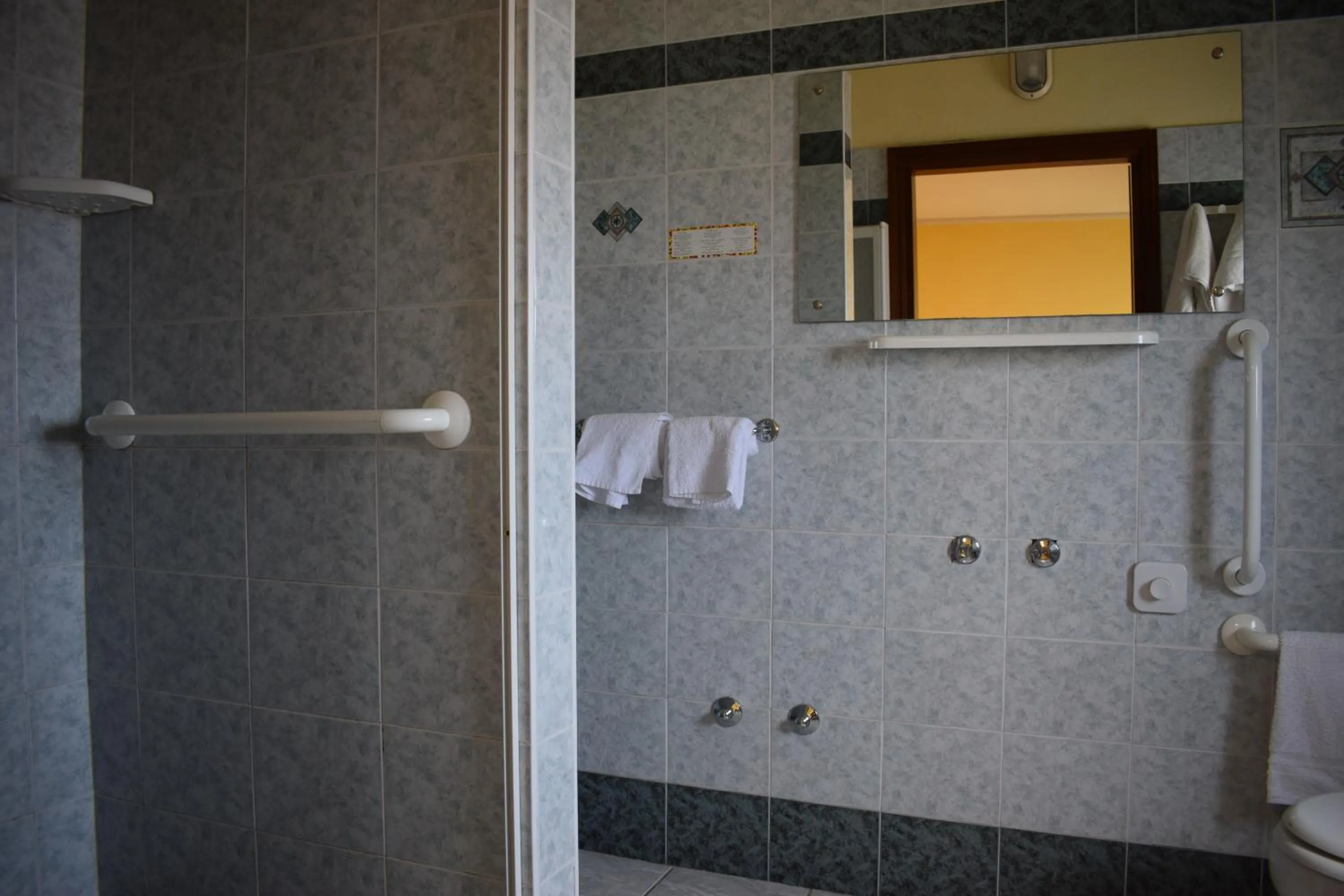 Shower in Hotel Martinez