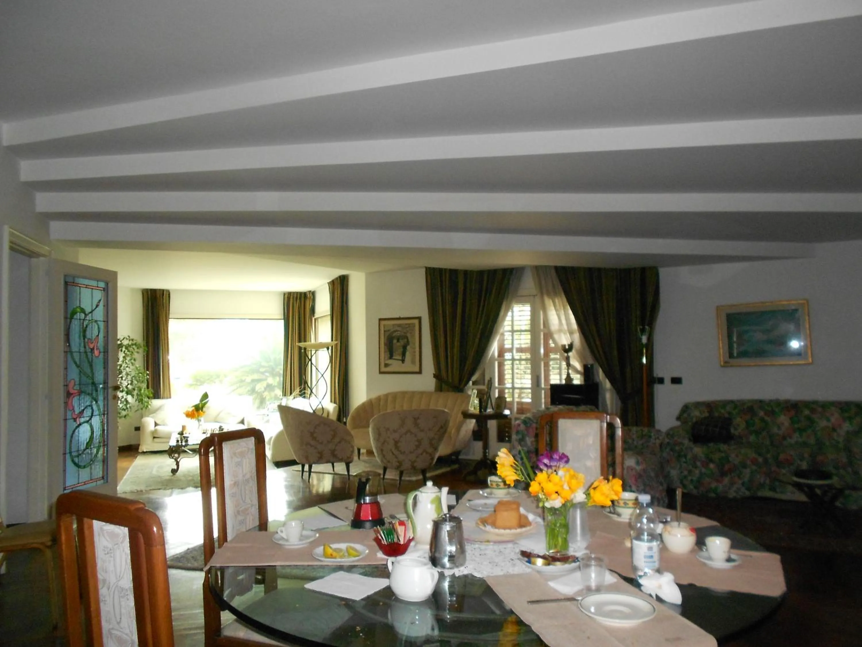 Dining area in B&B Villa Victoria