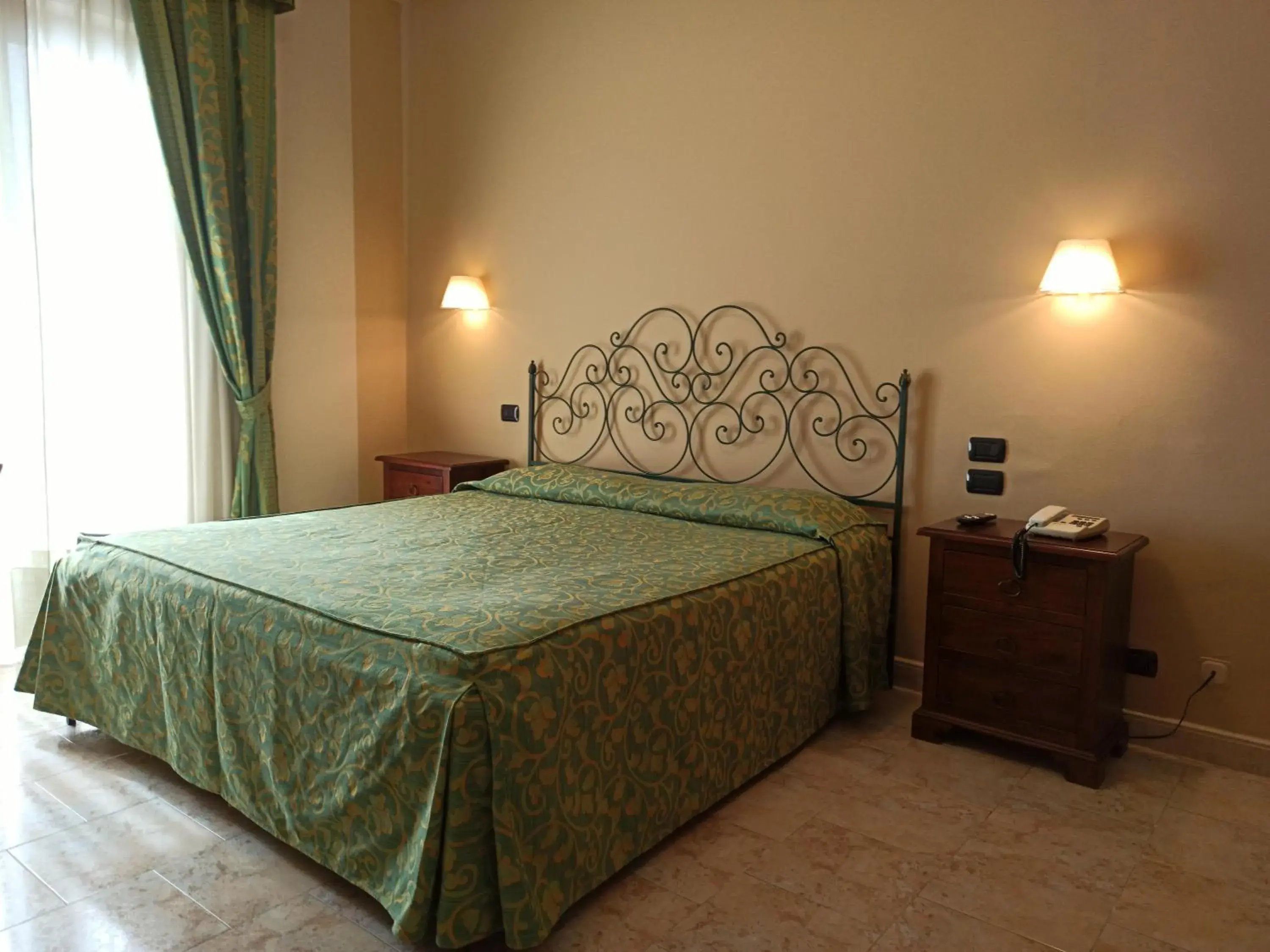 Standard Triple Room with Sea View in Hotel Primavera Dell'Etna Standard Triple Room with Sea View in Hotel Primavera Dell'Etna