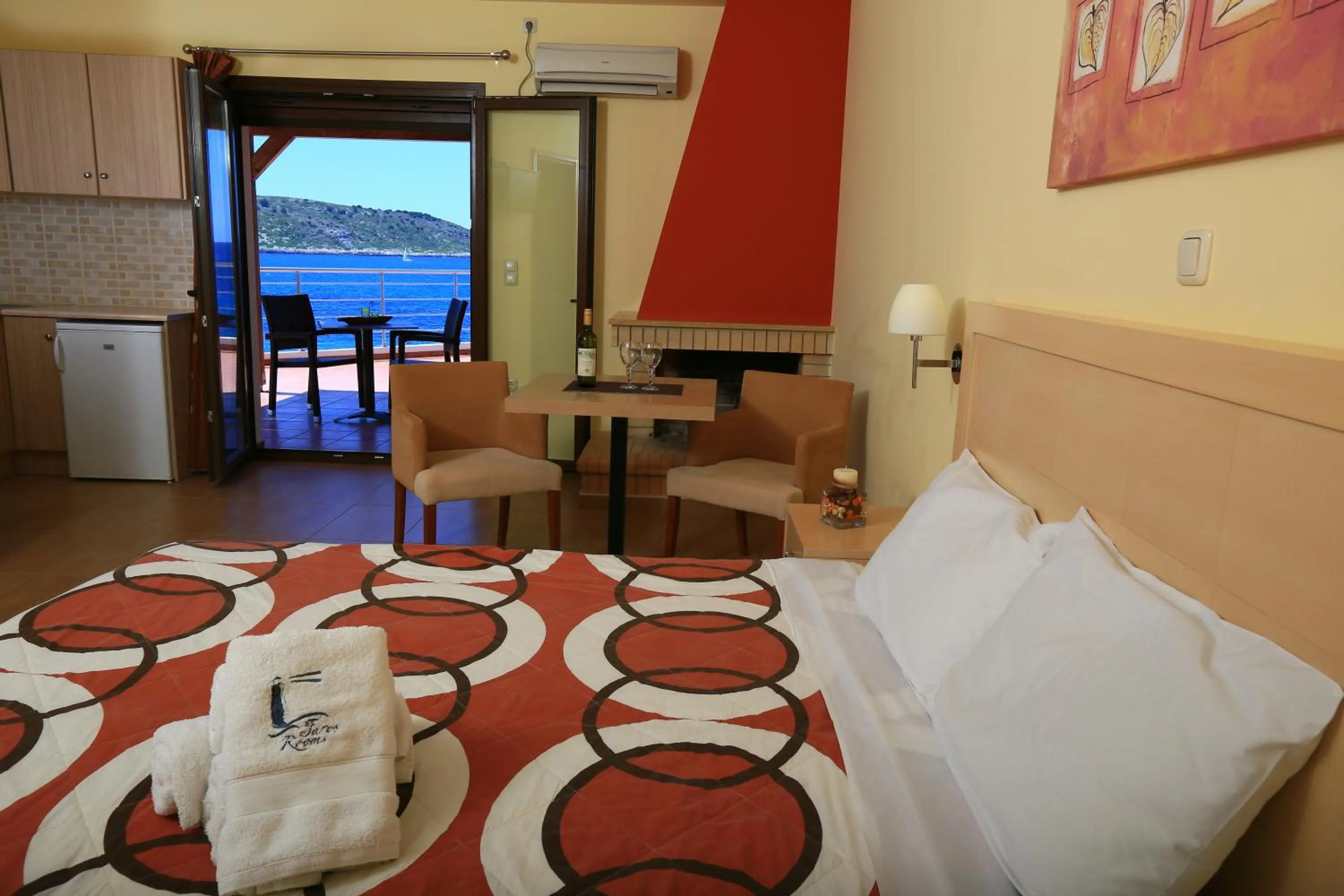 Decorative detail, Bed in Faros Luxury Suites