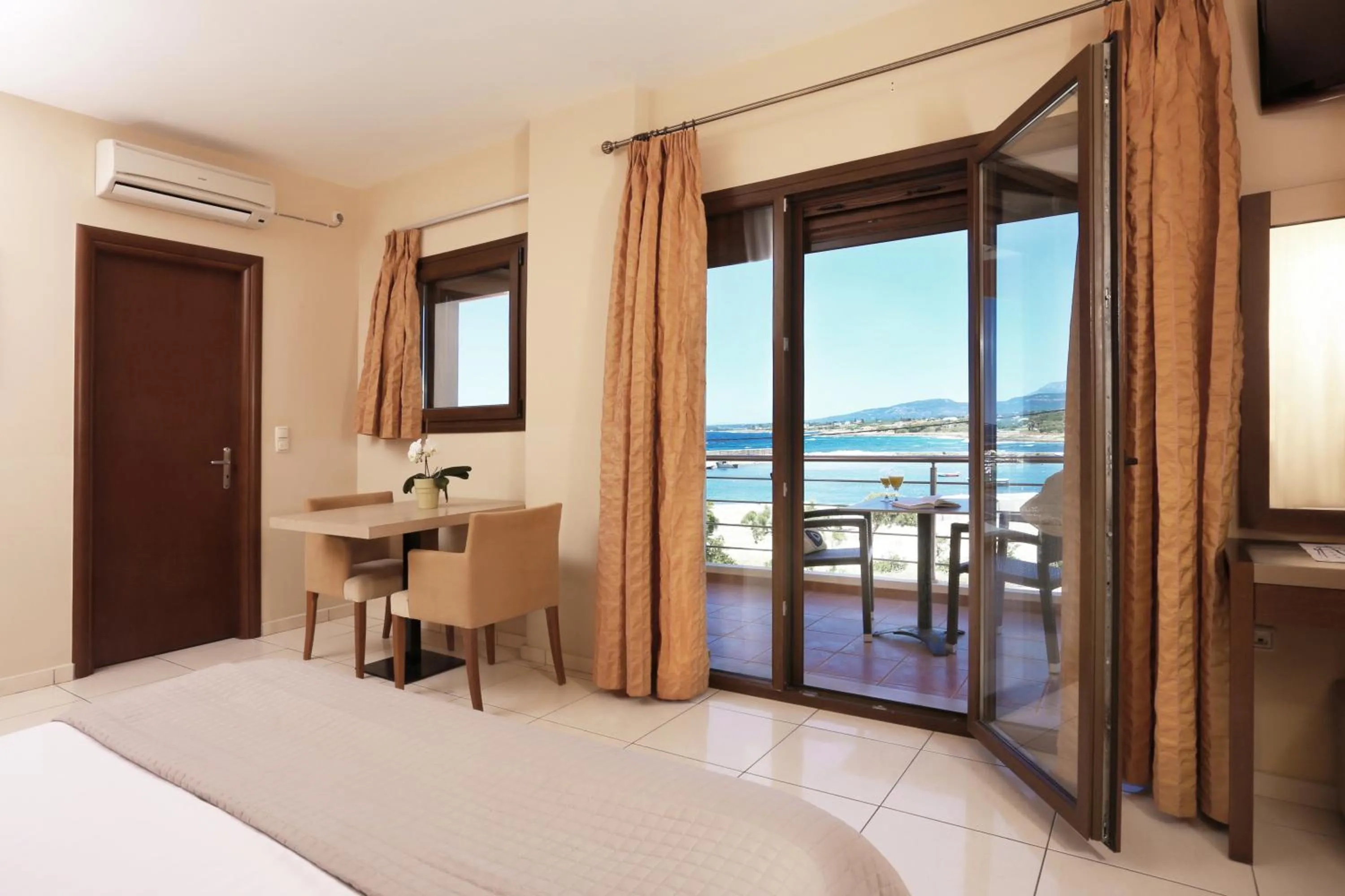 View (from property/room), Bed in Faros Luxury Suites