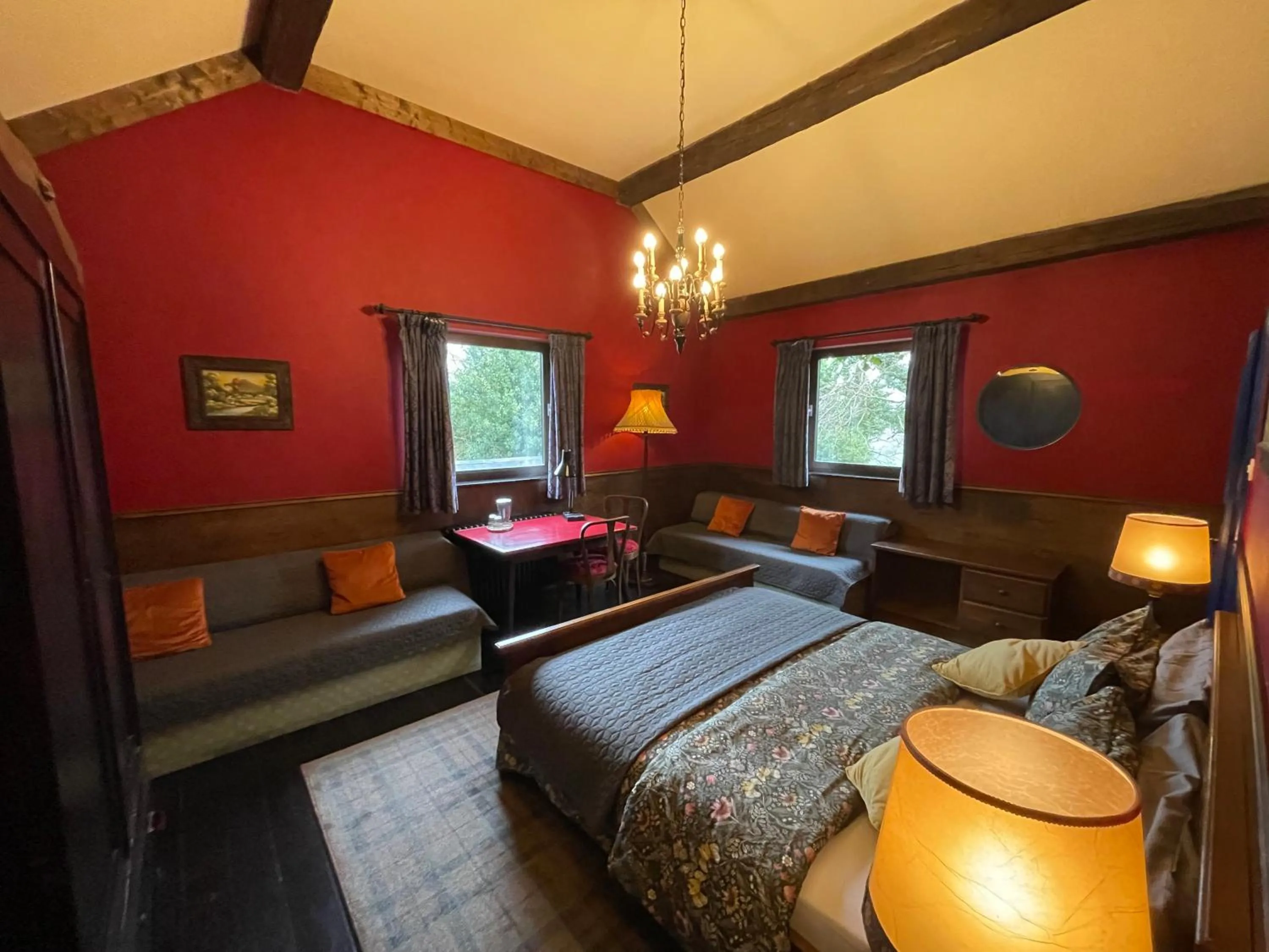 Photo of the whole room, Bed in The Waters Country House