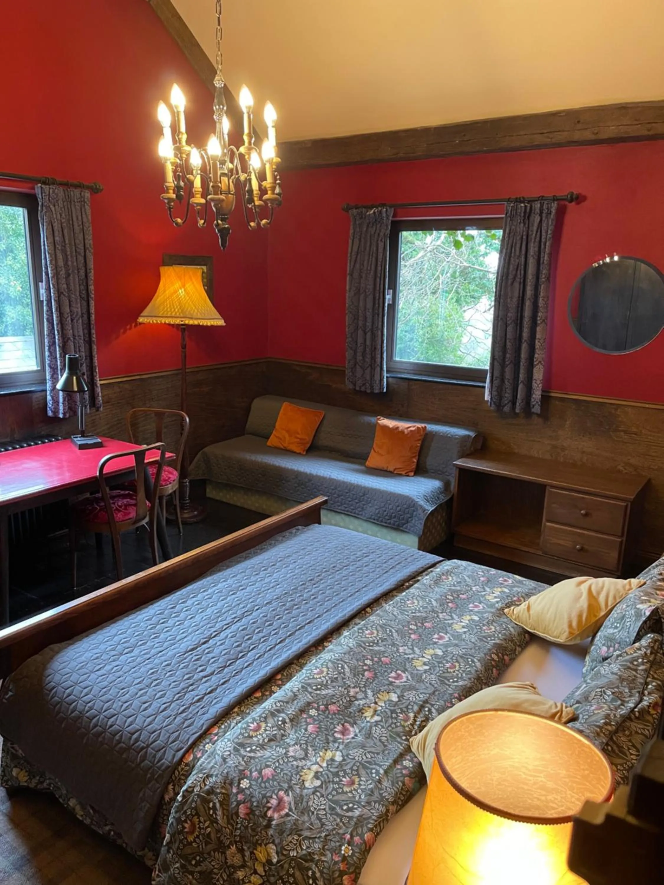 Photo of the whole room, Bed in The Waters Country House