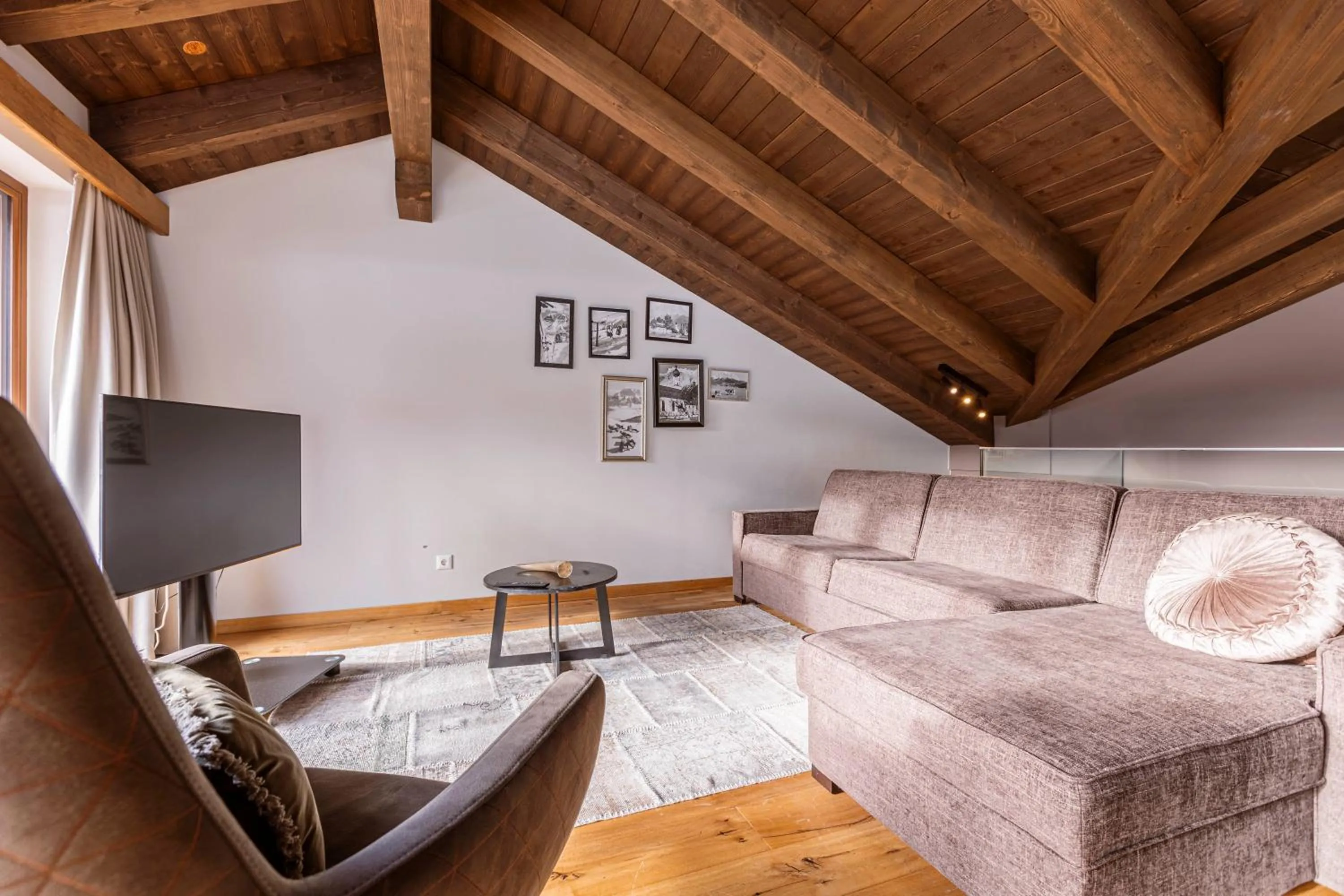Living room in Bergresort Zugspitze Ehrwald by ALPS RESORTS