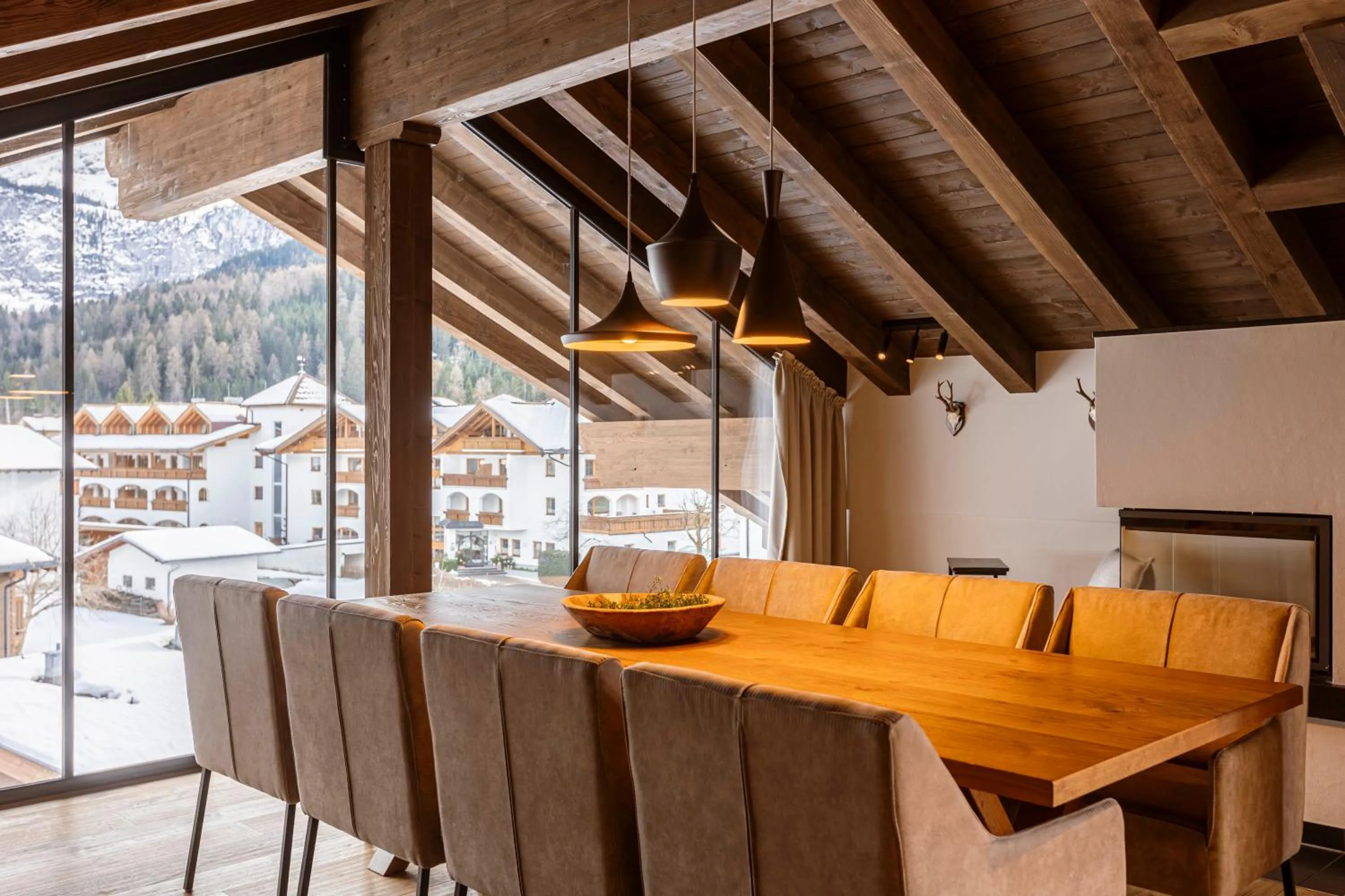 Dining area in Bergresort Zugspitze Ehrwald by ALPS RESORTS