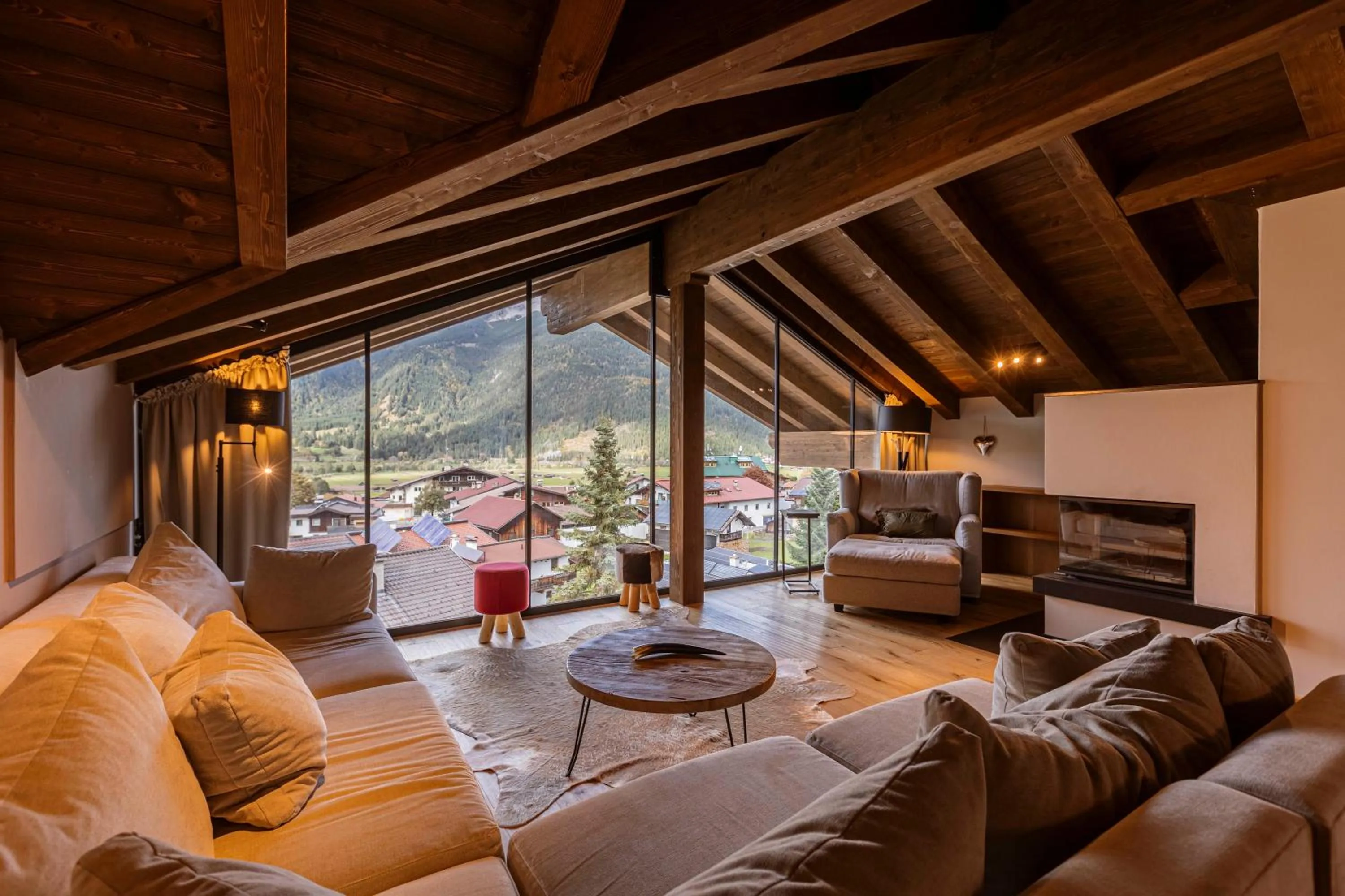 Living room in Bergresort Zugspitze Ehrwald by ALPS RESORTS