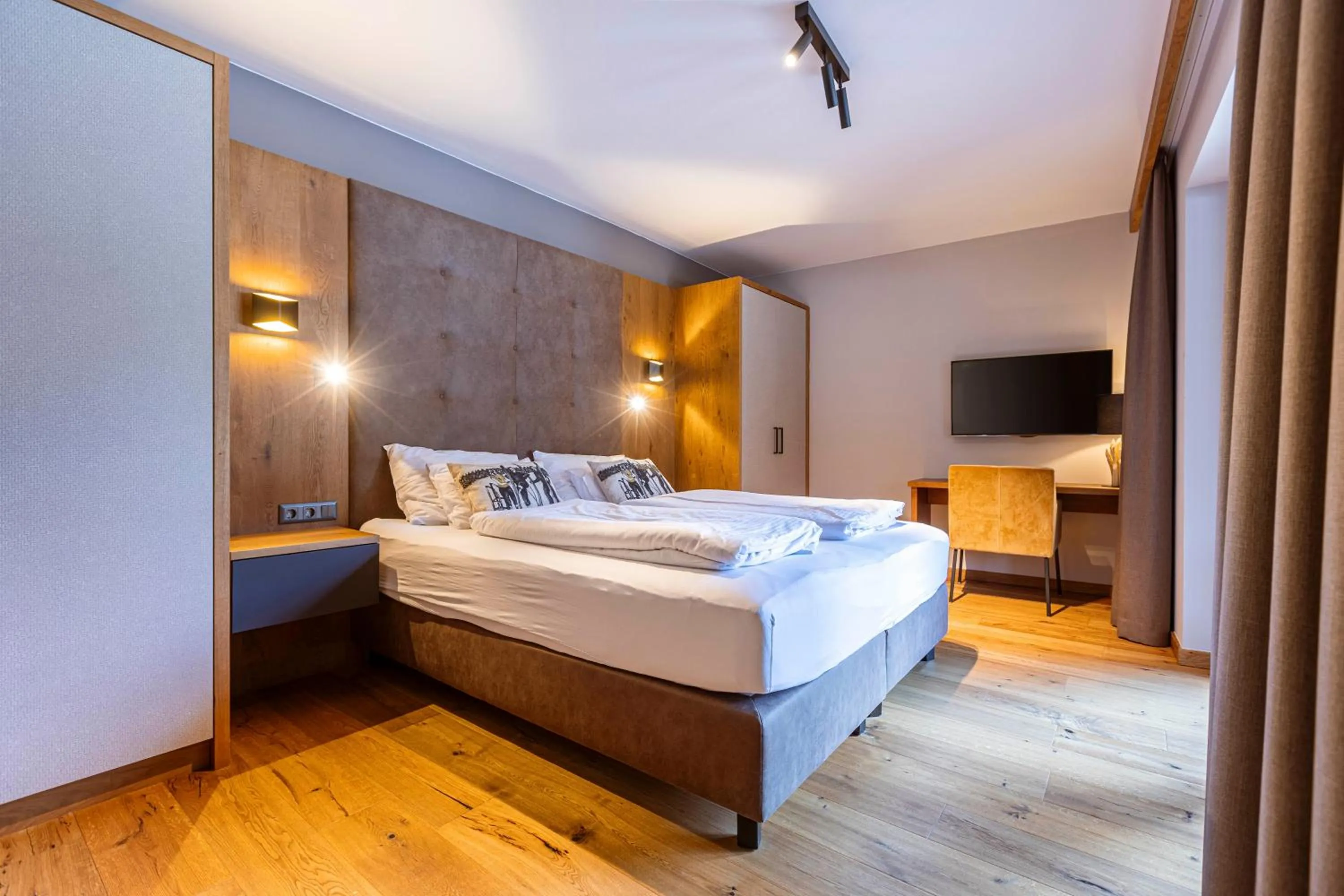 Bedroom, Bed in Bergresort Zugspitze Ehrwald by ALPS RESORTS