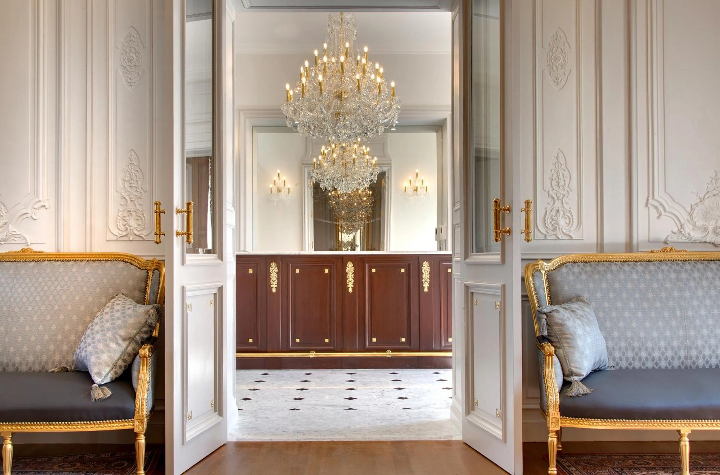 Library in Alexandra Palace - La Maison Younan