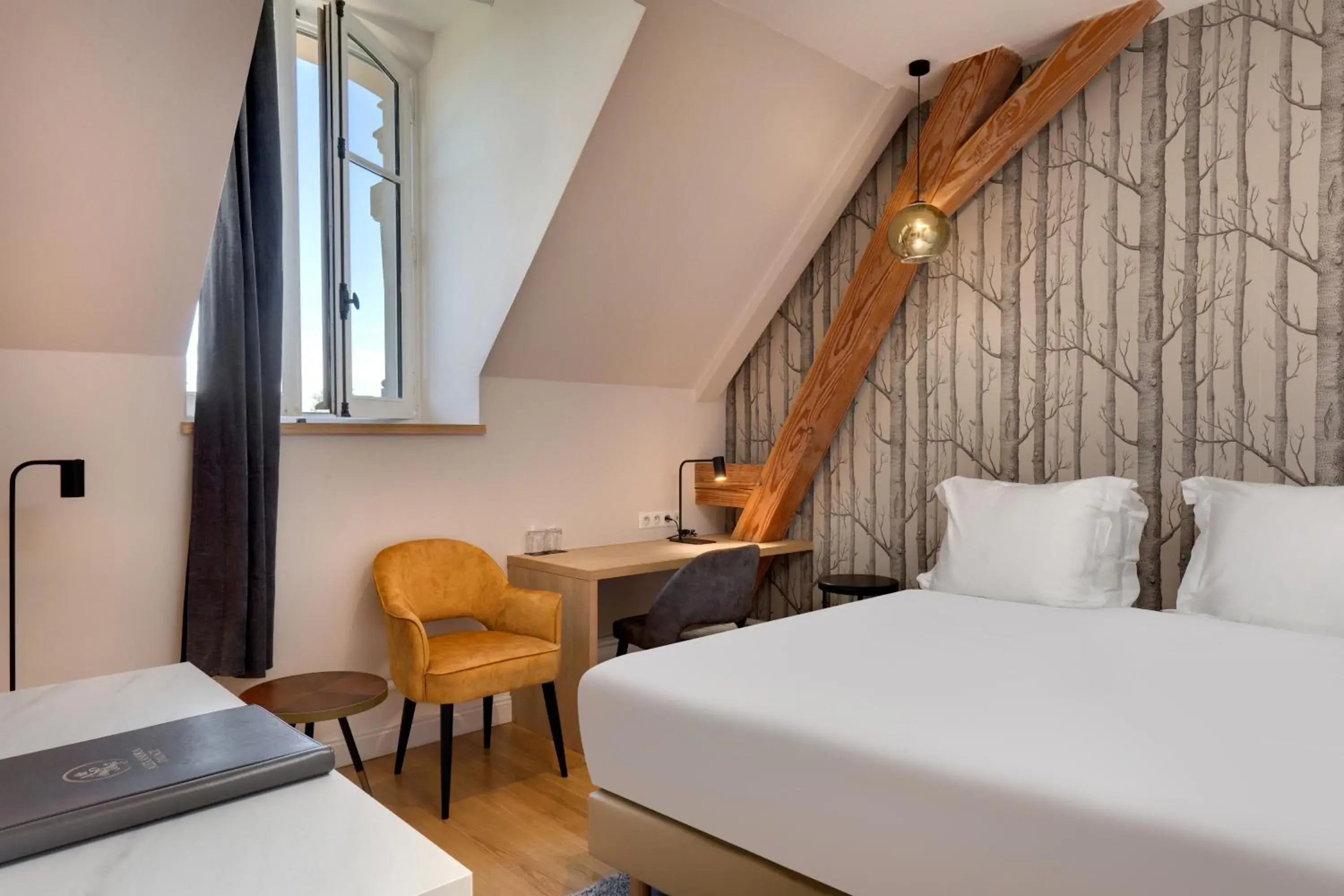 Property building, Bed in Alexandra Palace - La Maison Younan Property building, Bed in Alexandra Palace - La Maison Younan