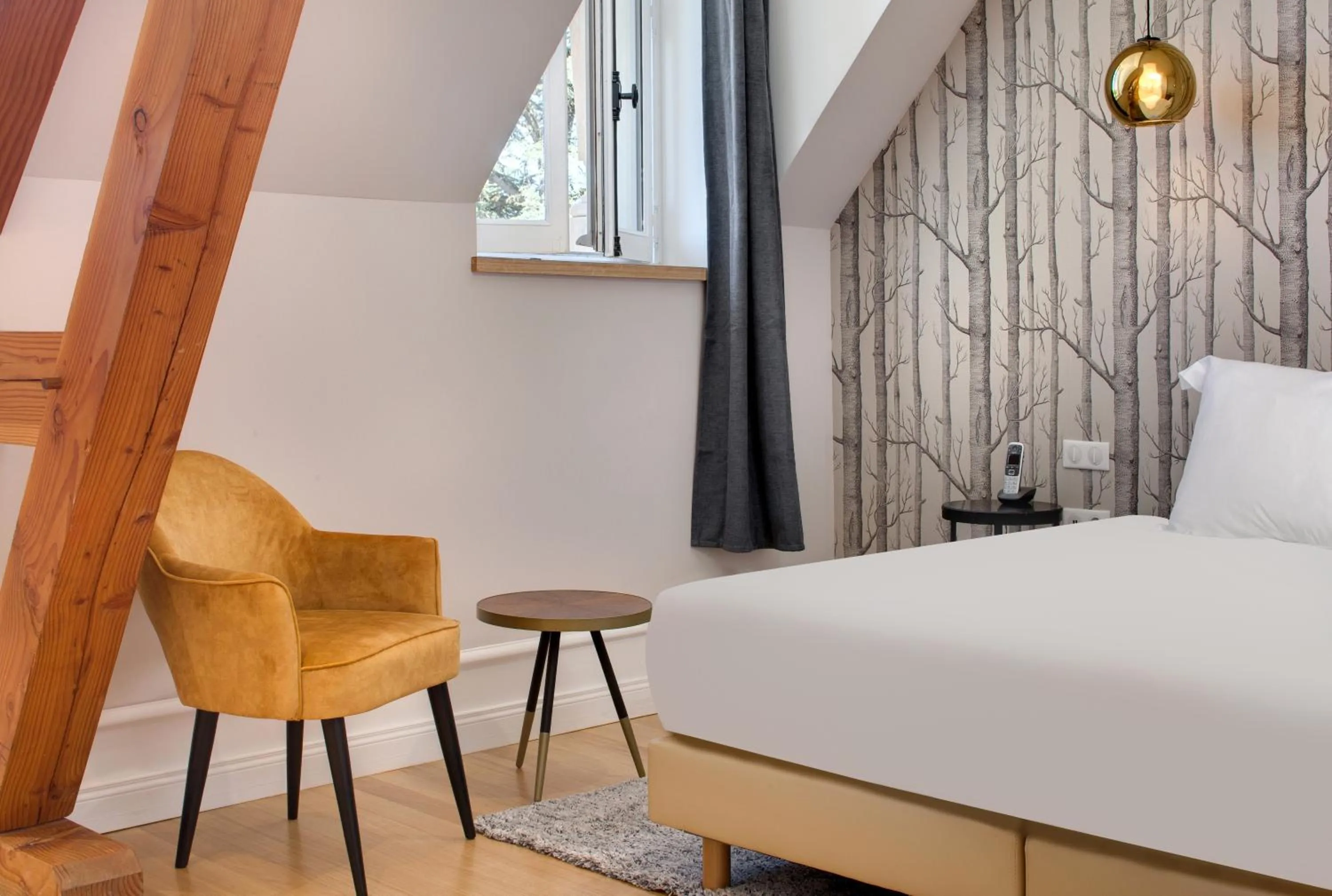 Bed in Alexandra Palace - La Maison Younan