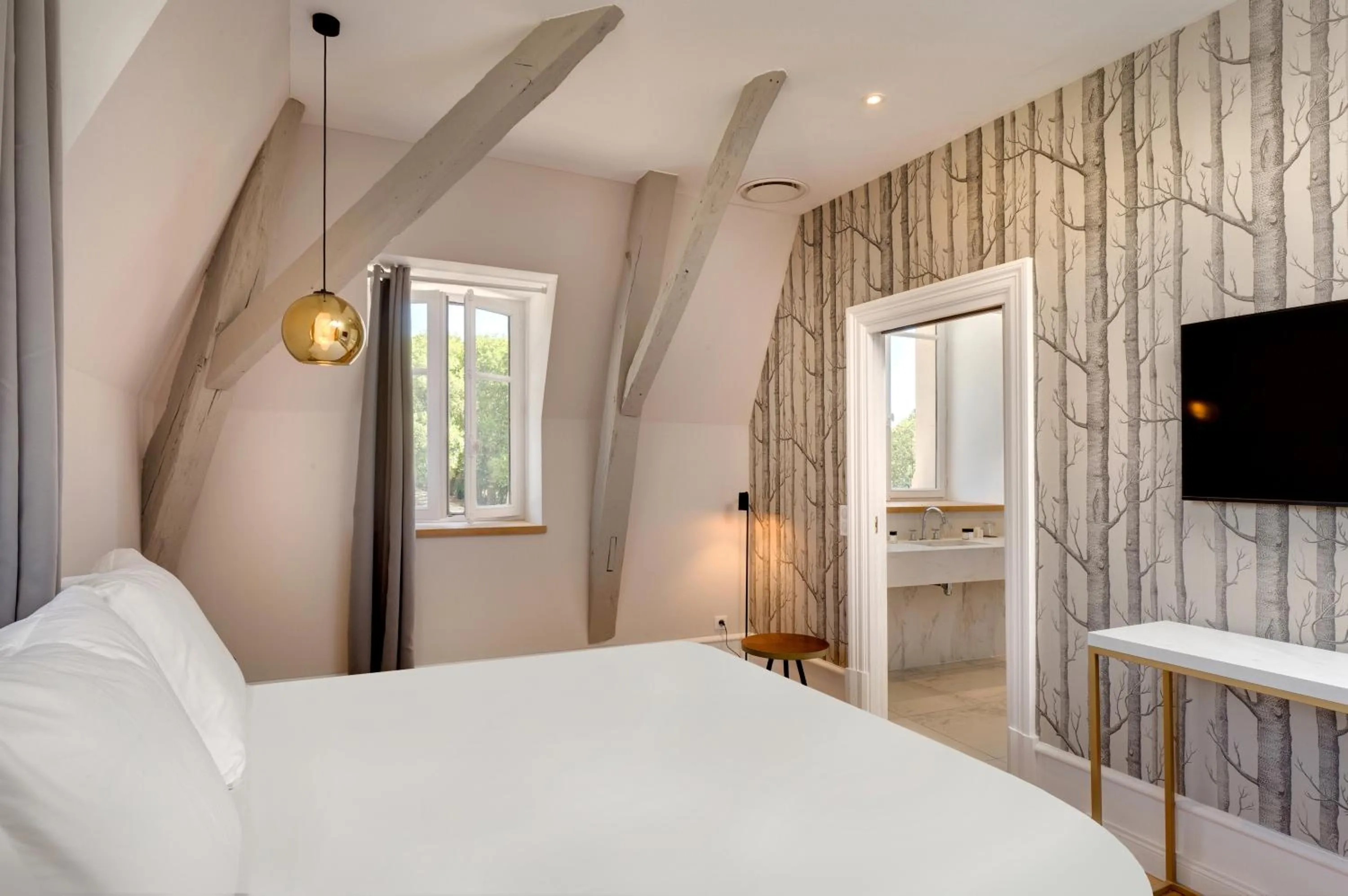 Property building, Bed in Alexandra Palace - La Maison Younan