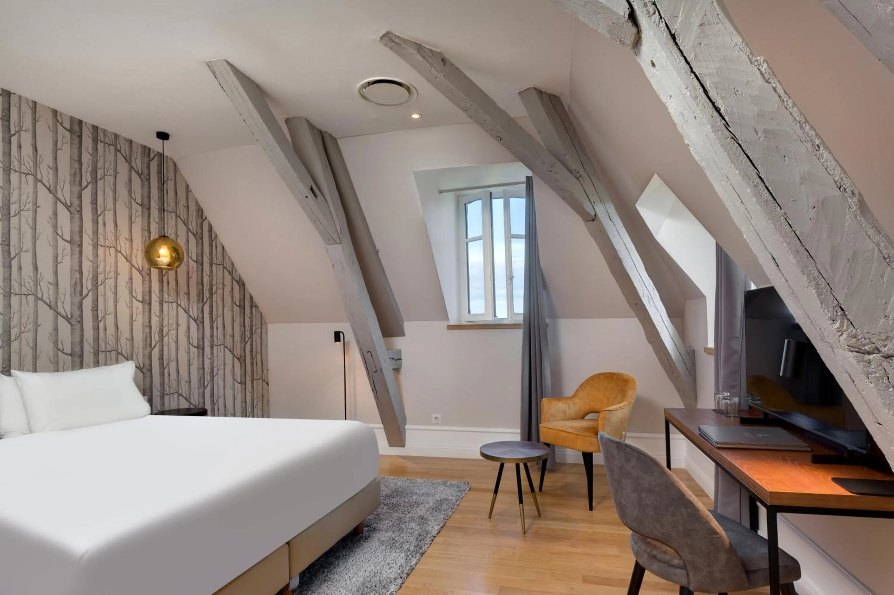 Bed in Alexandra Palace - La Maison Younan