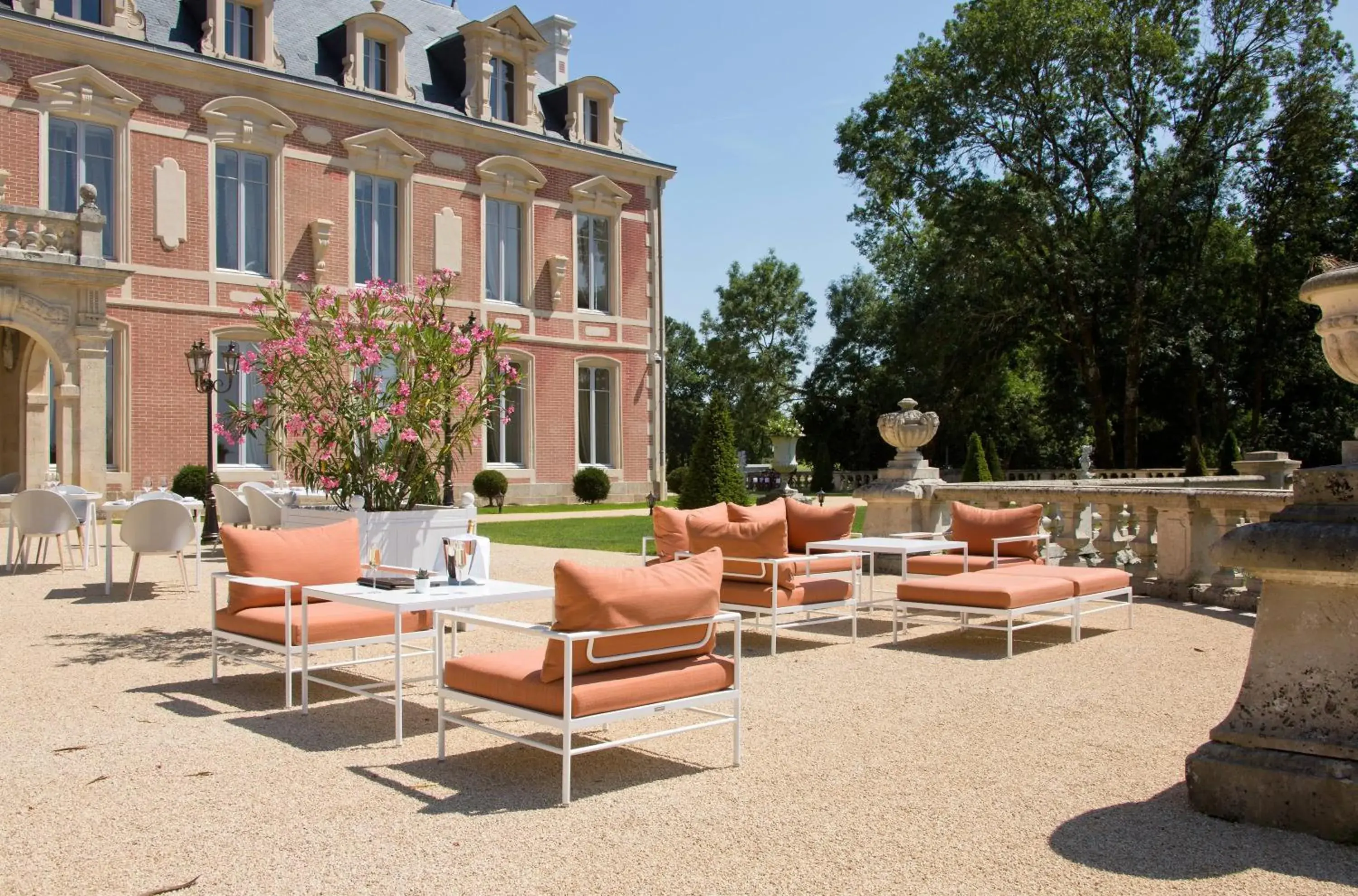 Property building in Alexandra Palace - La Maison Younan Property building in Alexandra Palace - La Maison Younan