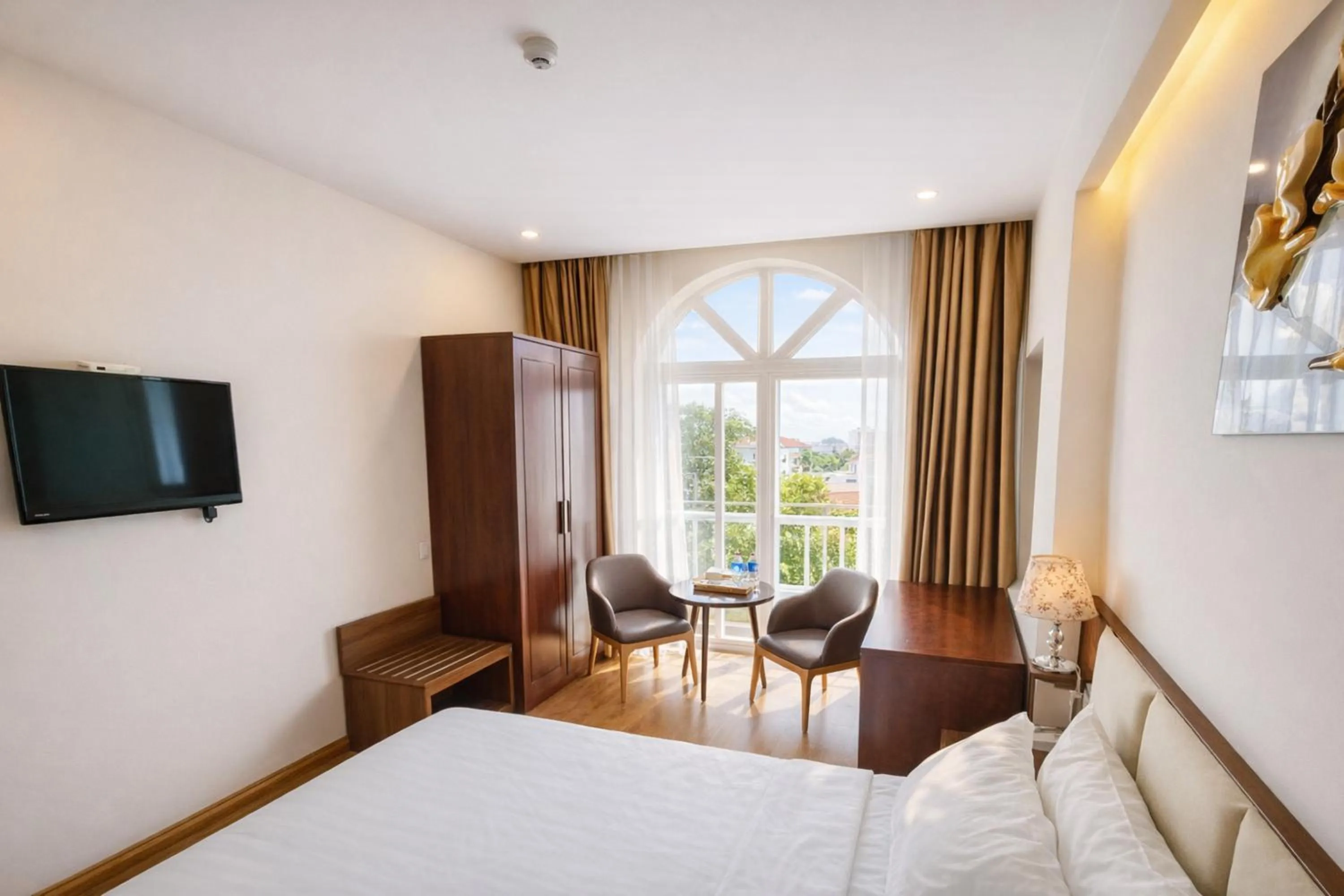 Balcony/Terrace, Bed in Xavia Hotel Quy Nhơn