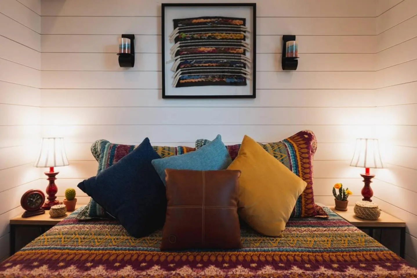 The Hacienda Beautiful New Container Home 12 min to Magnolia