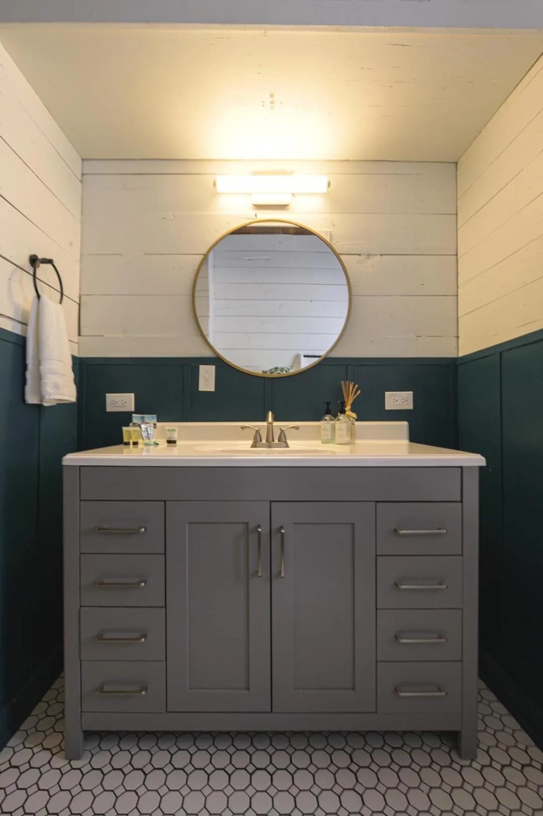 Restored 1930s Uptown Bungalow 2 min. to Magnolia