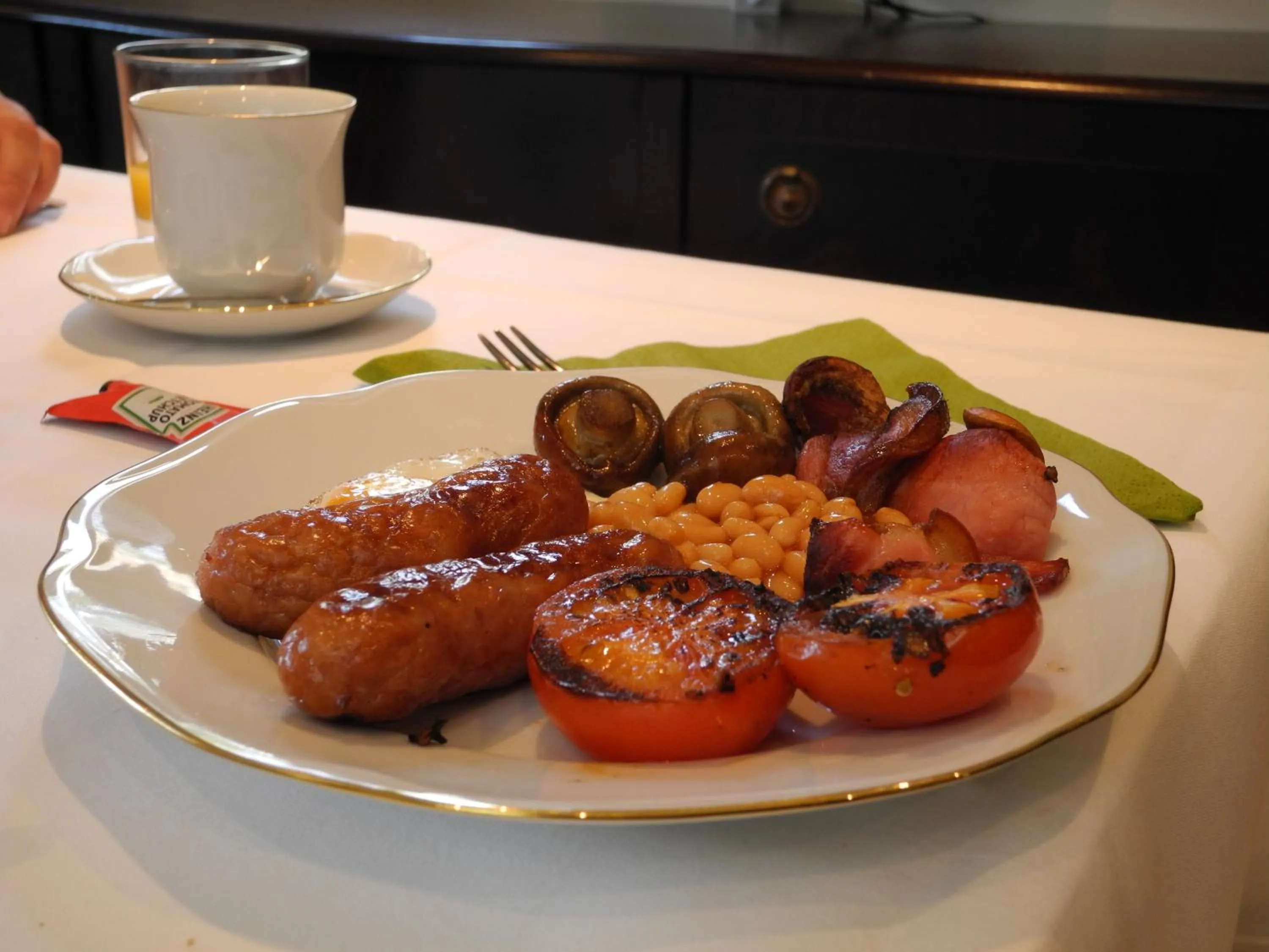 Restaurant/places to eat in Oakside Lodge Guest House