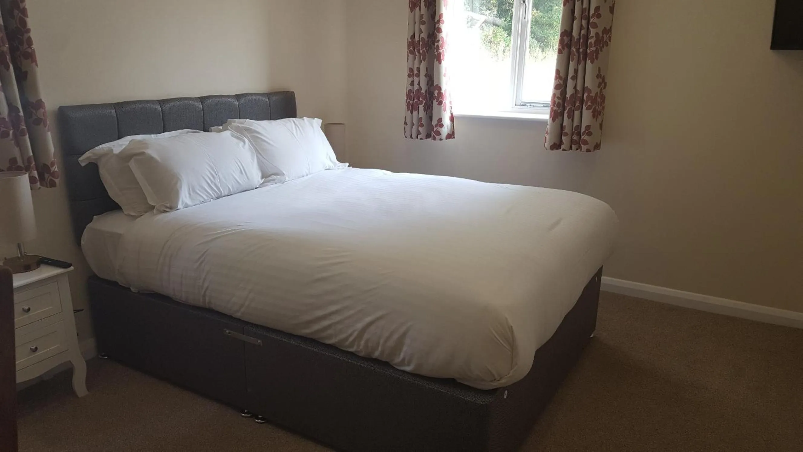 Bed in Oakside Lodge Guest House