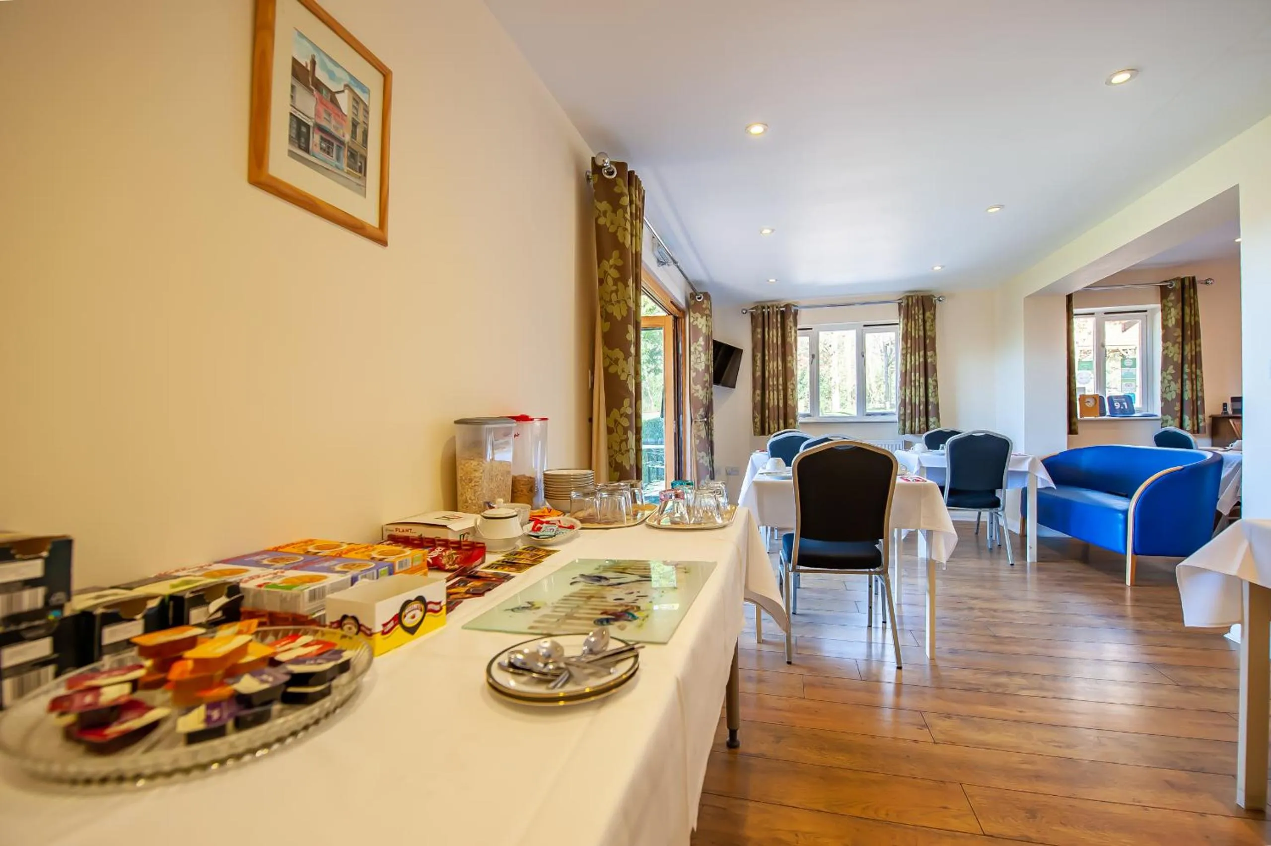 Breakfast in Oakside Lodge Guest House