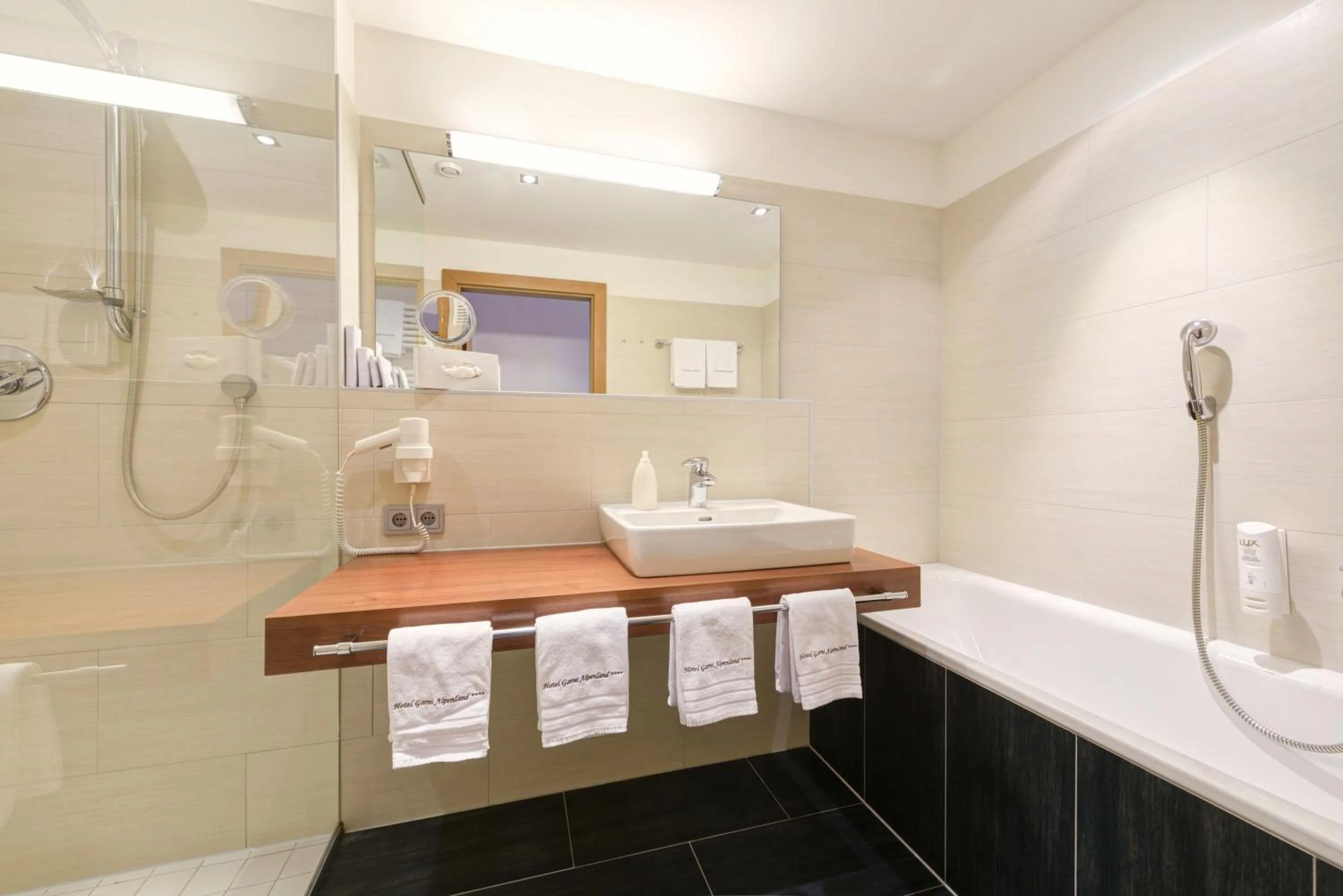 Bathroom in Hotel Alpenland