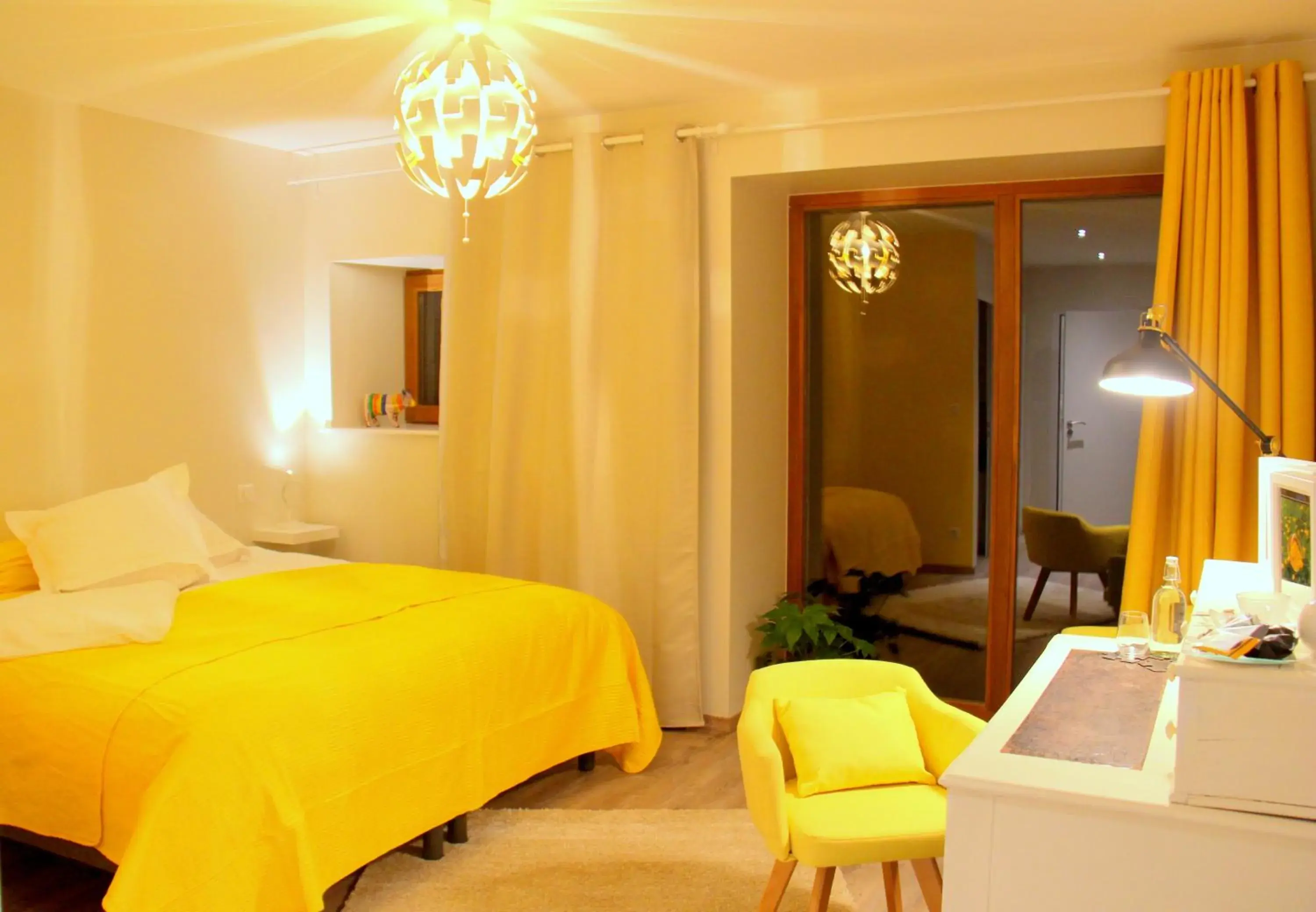 Small Double Room in Le Jardin des 4M Small Double Room in Le Jardin des 4M