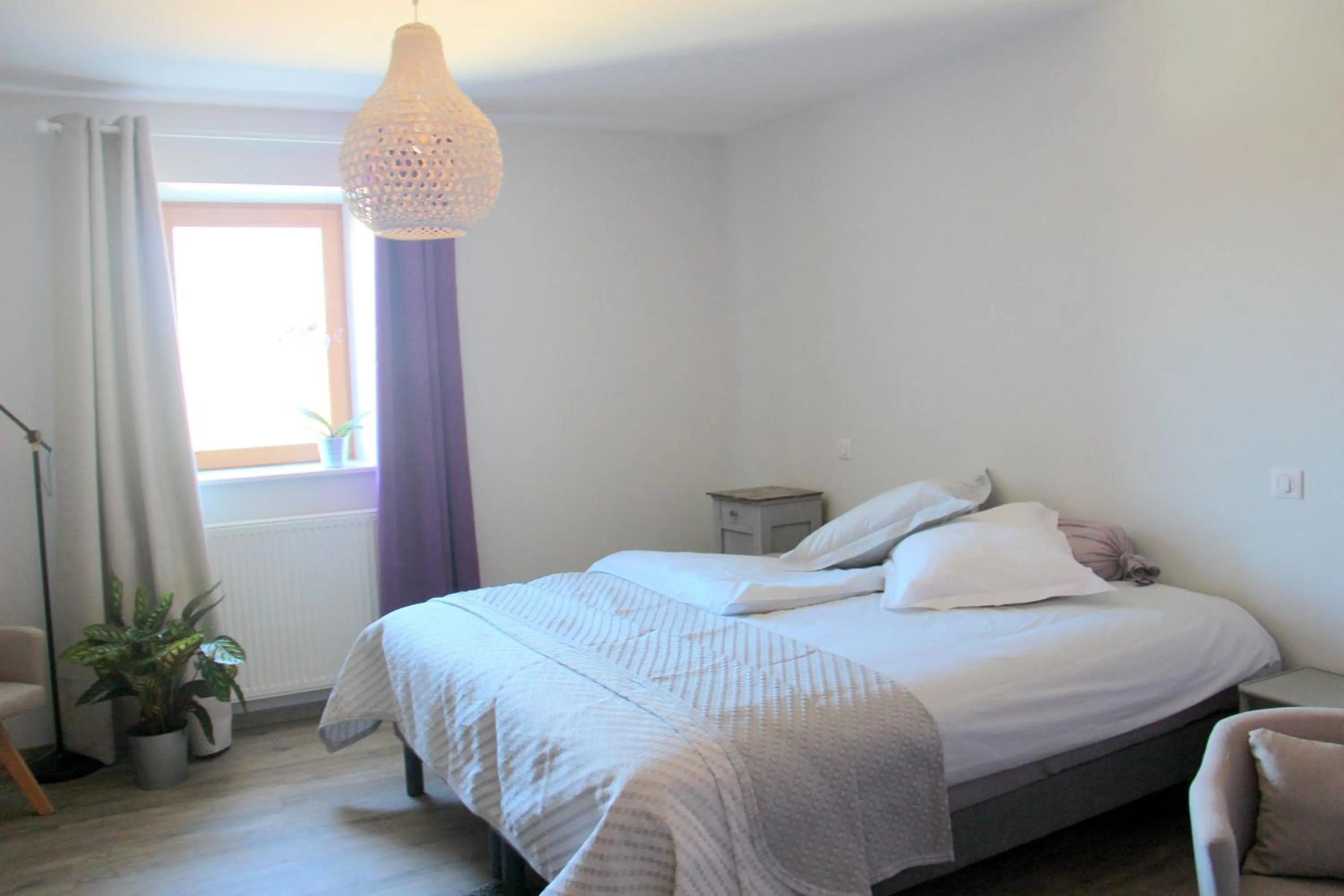 Photo of the whole room, Bed in Le Jardin des 4M