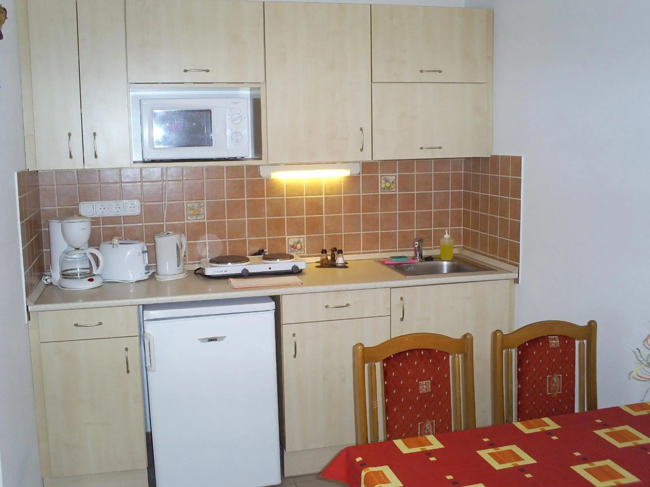 Kitchen or kitchenette in Andrea Apartmanok