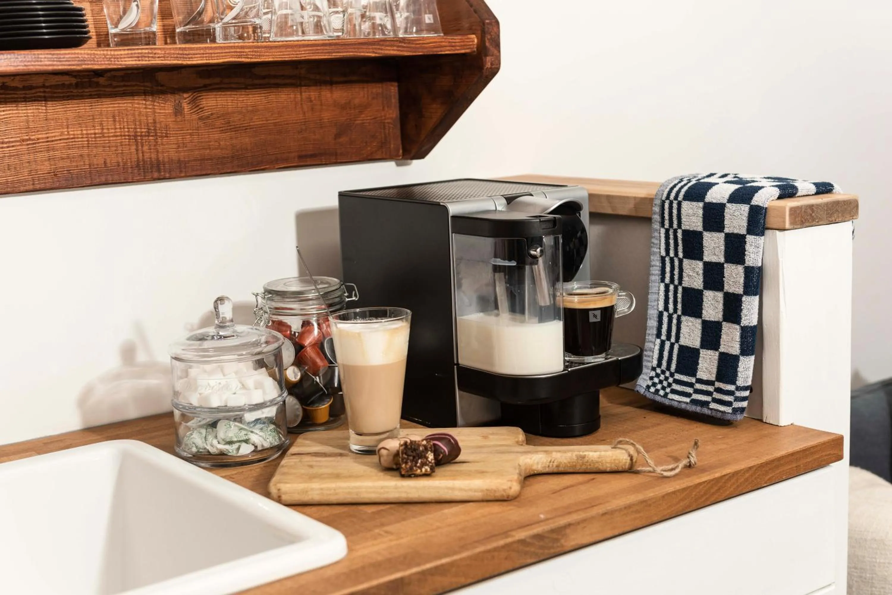 Coffee/tea facilities in B&B Bed en Omelet