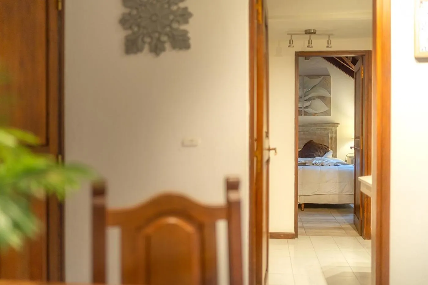 Photo of the whole room, Bed in Apart & Hotel La Fontaine - by ROTUI