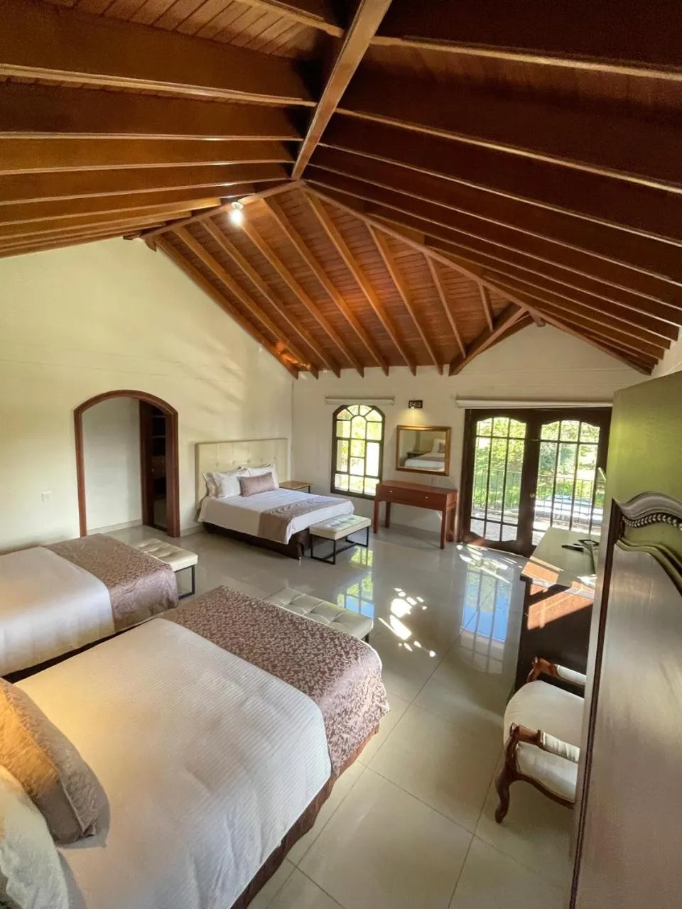 furniture, Bed in Villa de los Angeles
