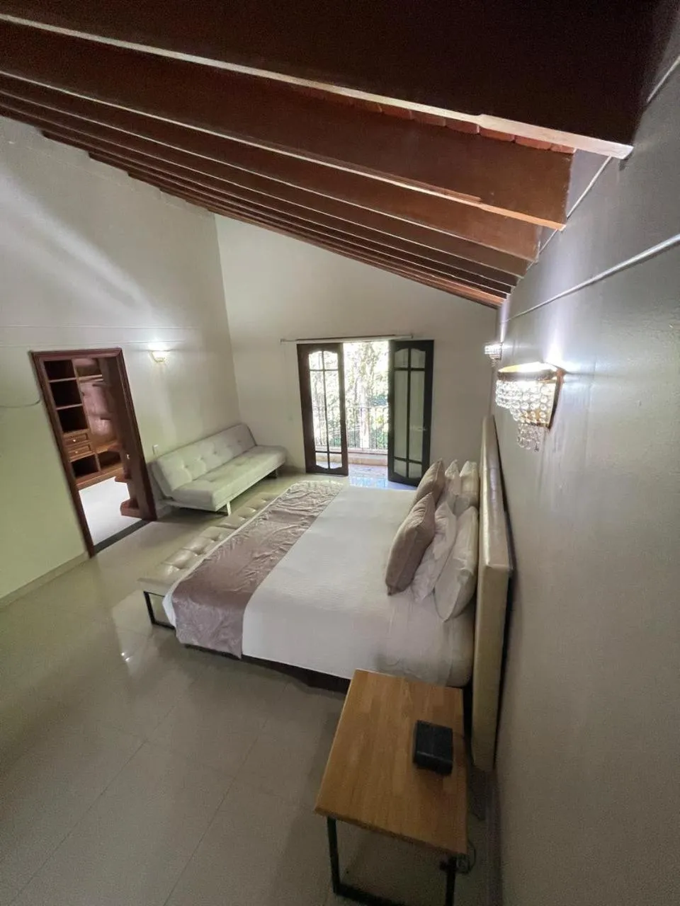 Bed in Villa de los Angeles