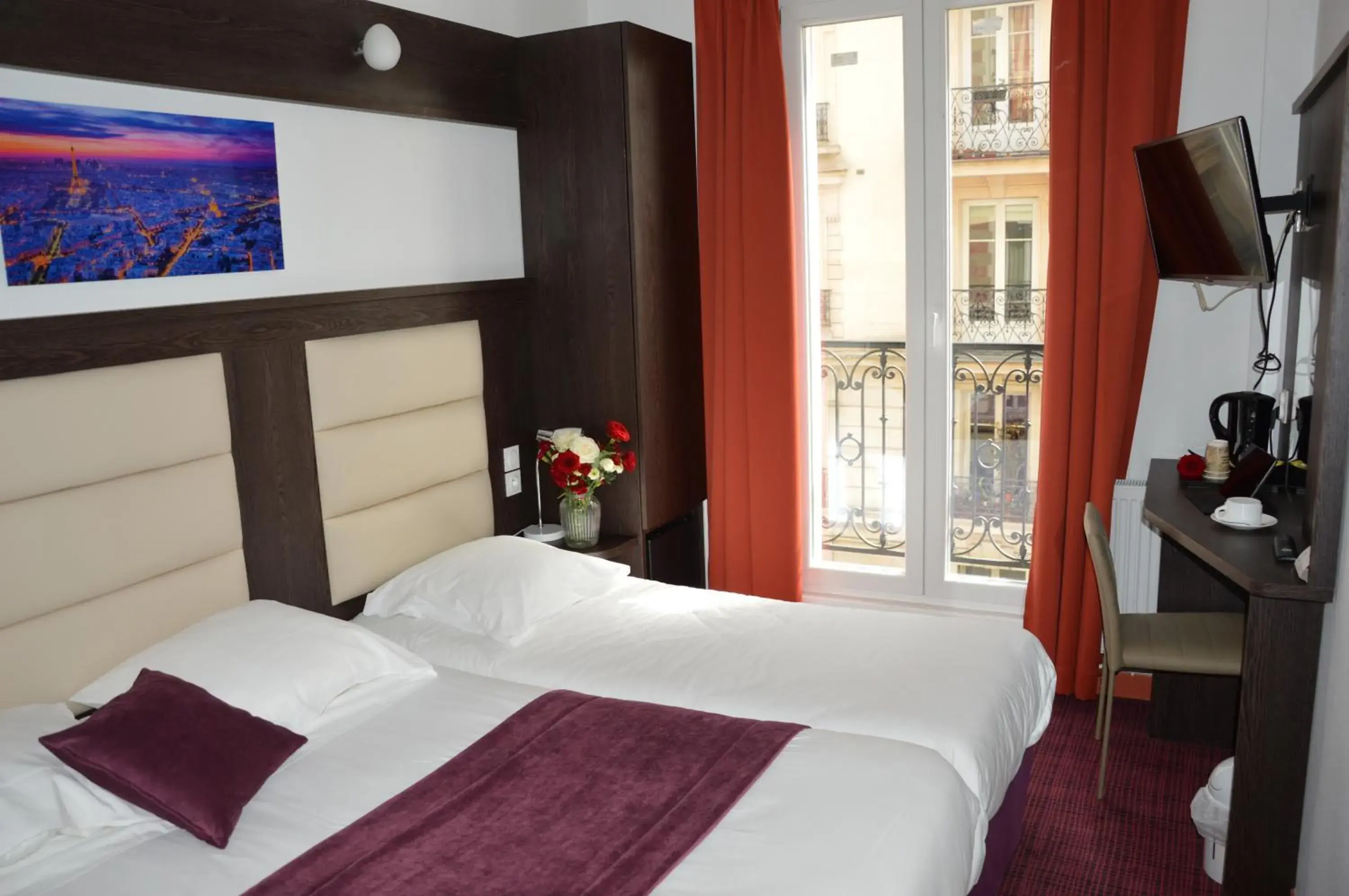 Shower, Bed in Parc Hotel Shower, Bed in Parc Hotel