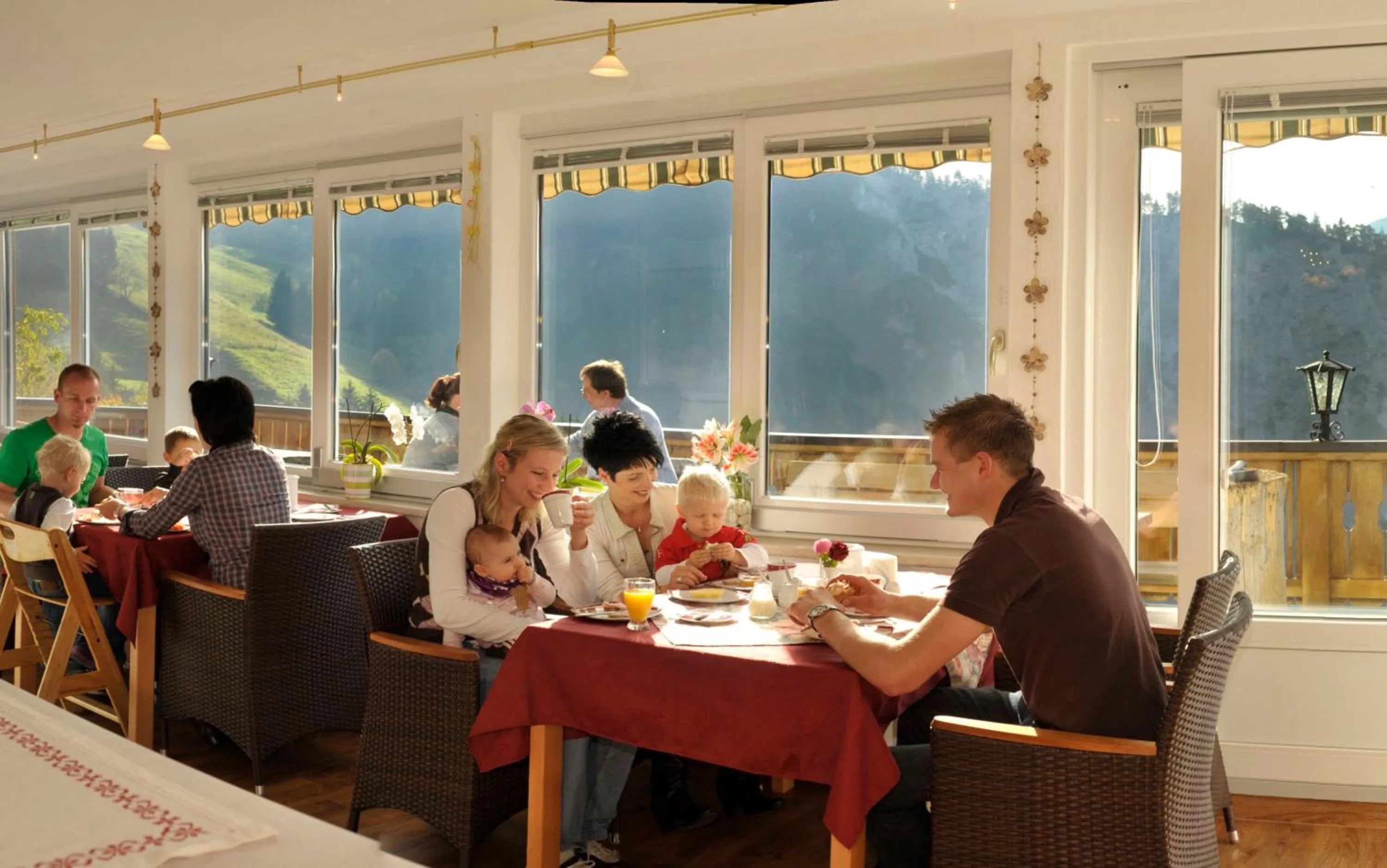 Restaurant/places to eat in Pension Bergbauernhof Irxner