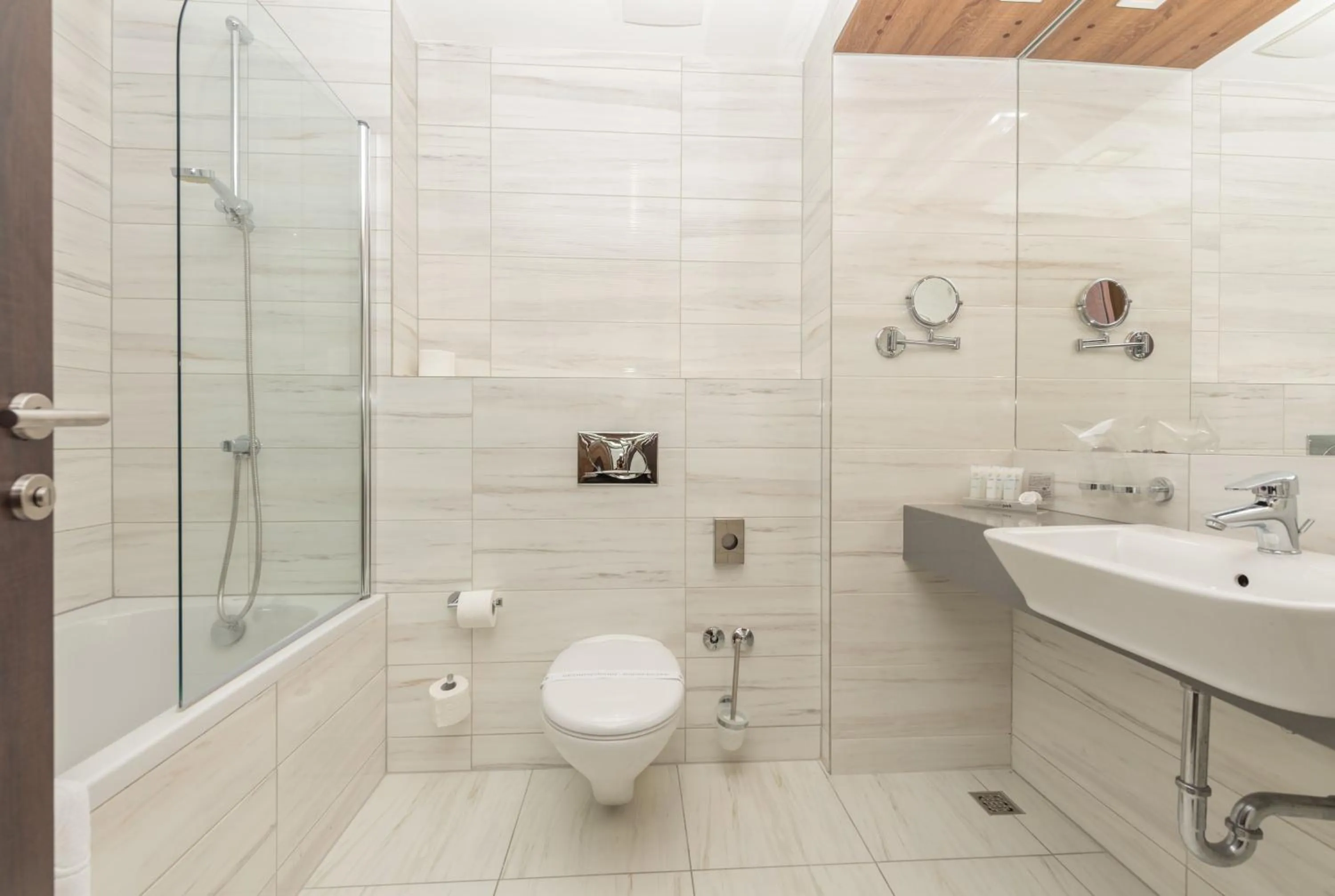 Shower in Hotel Park Makarska