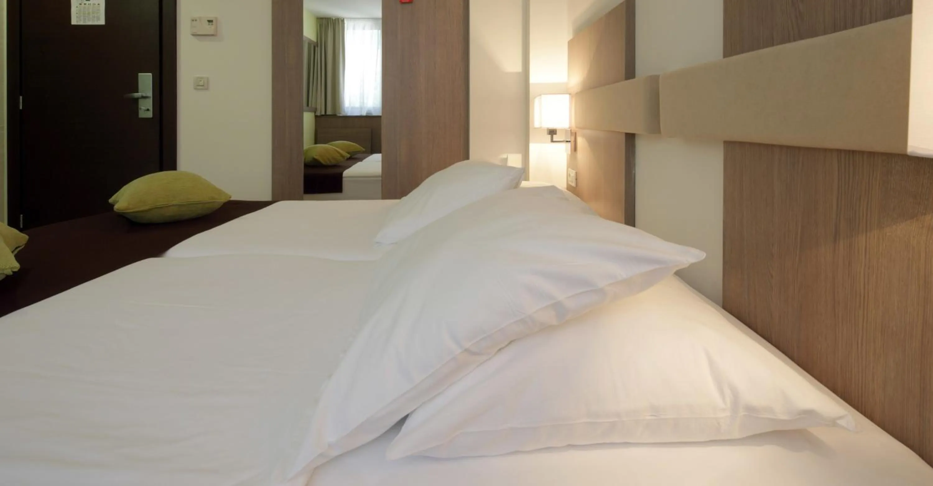 Bed in Hotel Park Makarska